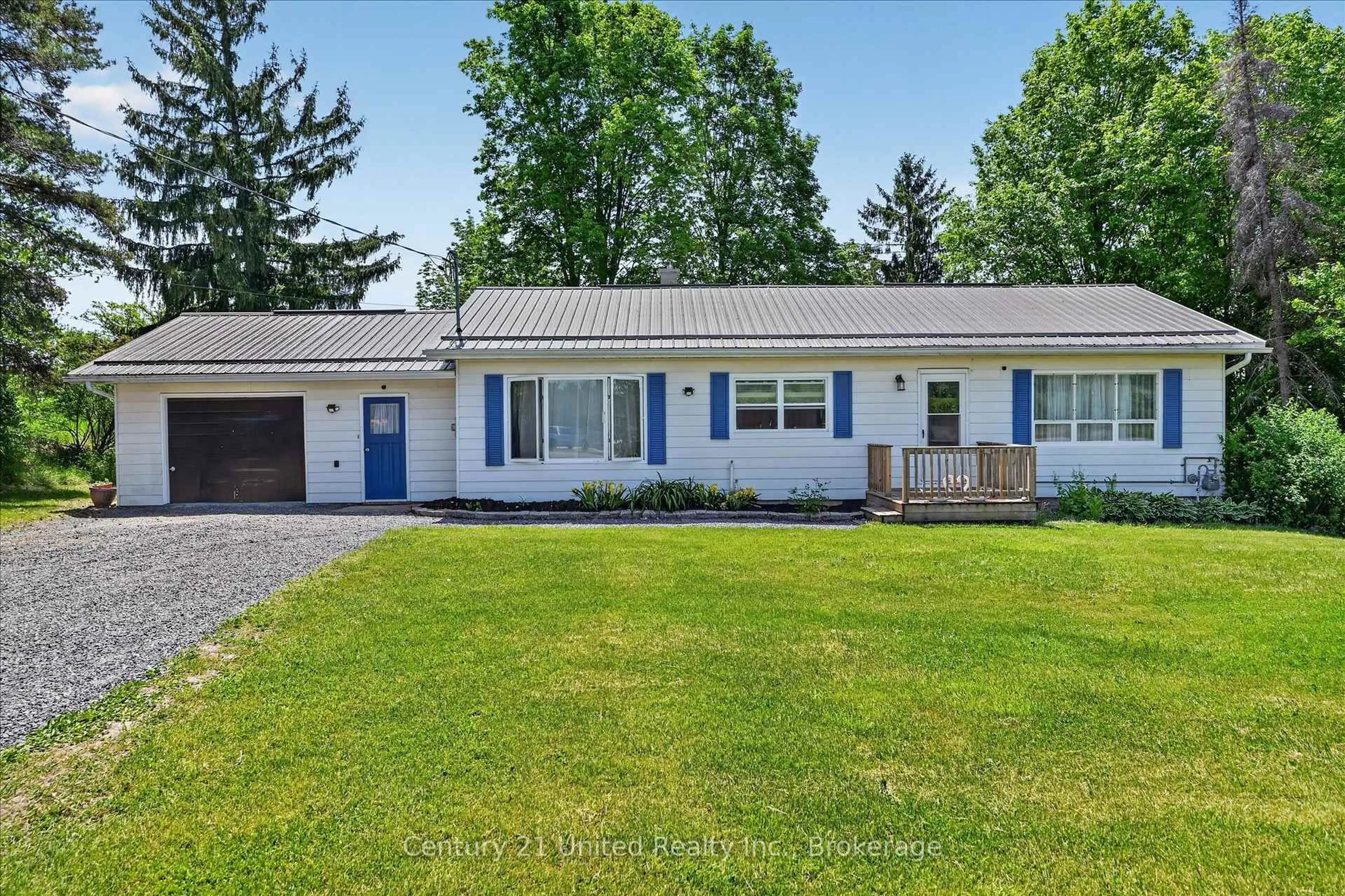 Home with vinyl exterior material, street for 323 St Lawrence St, Madoc Ontario K0K 2K0
