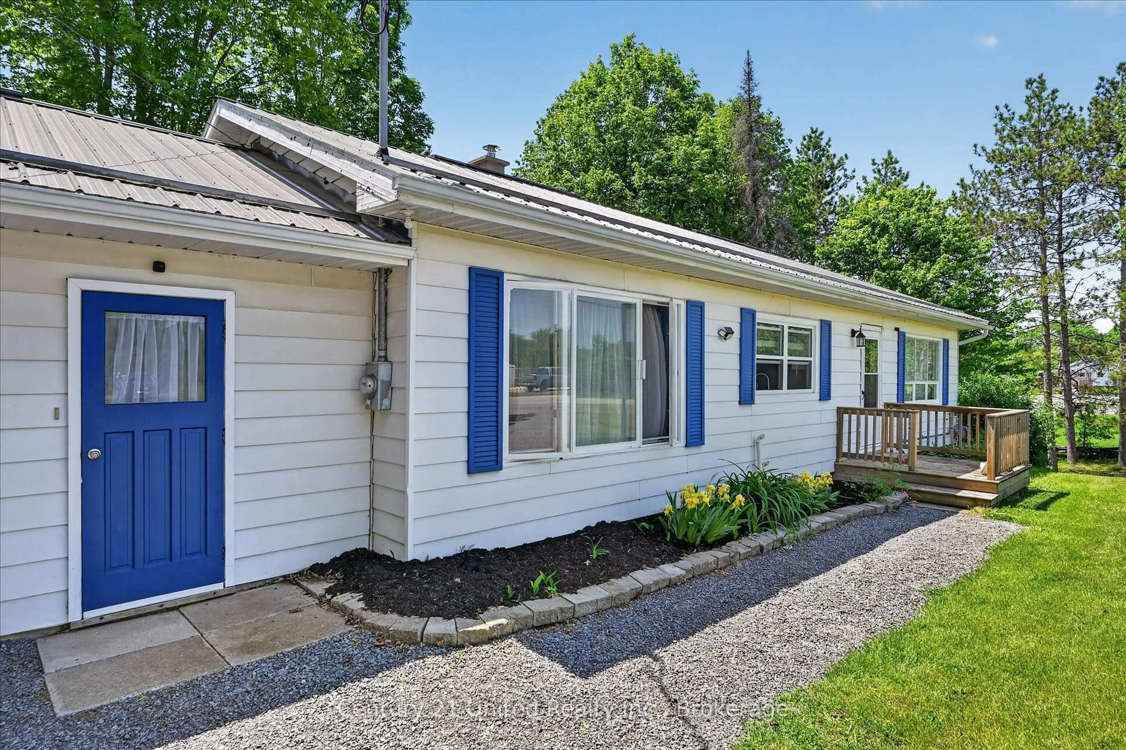 Home with vinyl exterior material, street for 323 St Lawrence St, Madoc Ontario K0K 2K0