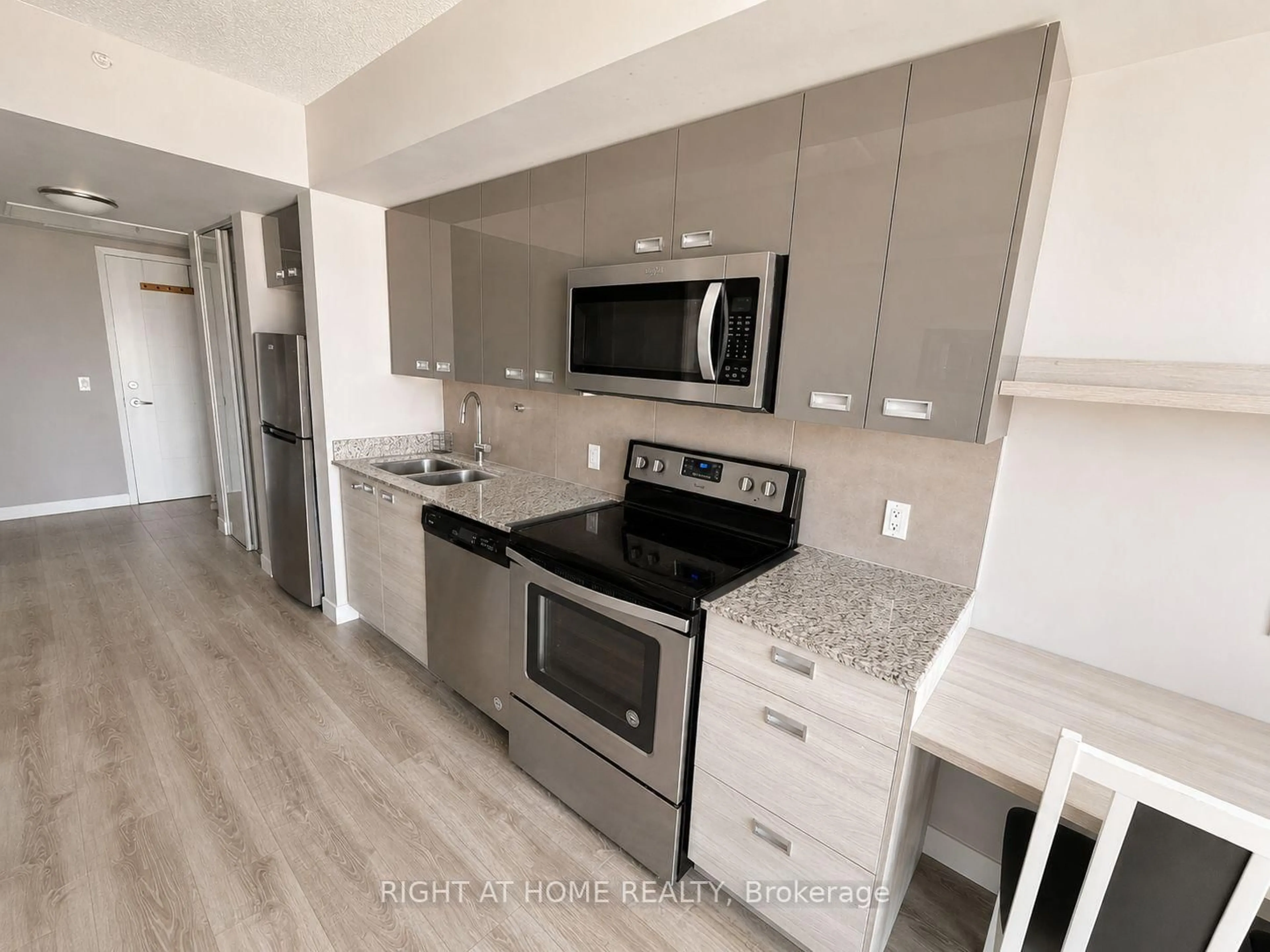 Standard kitchen, unknown for 250 Albert St, Waterloo Ontario N2L 0H5