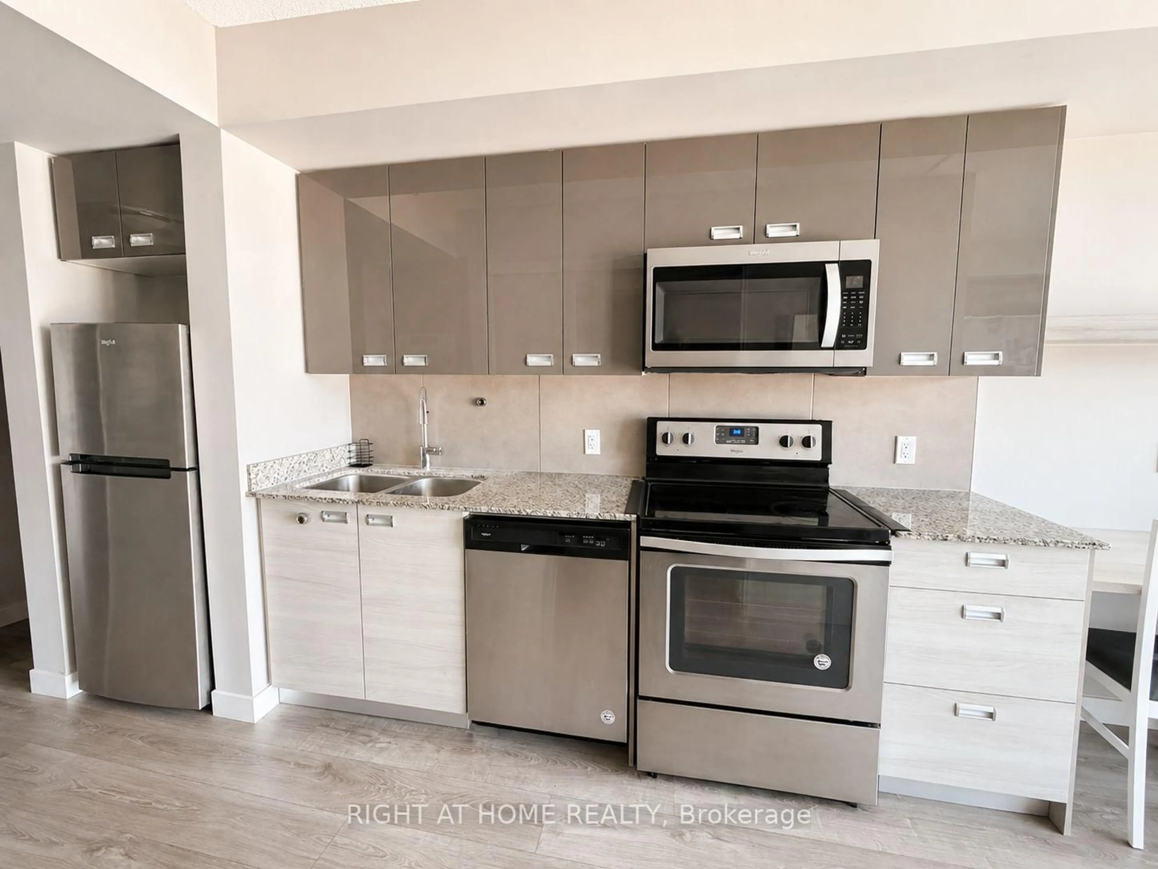 Standard kitchen, unknown for 250 Albert St, Waterloo Ontario N2L 0H5