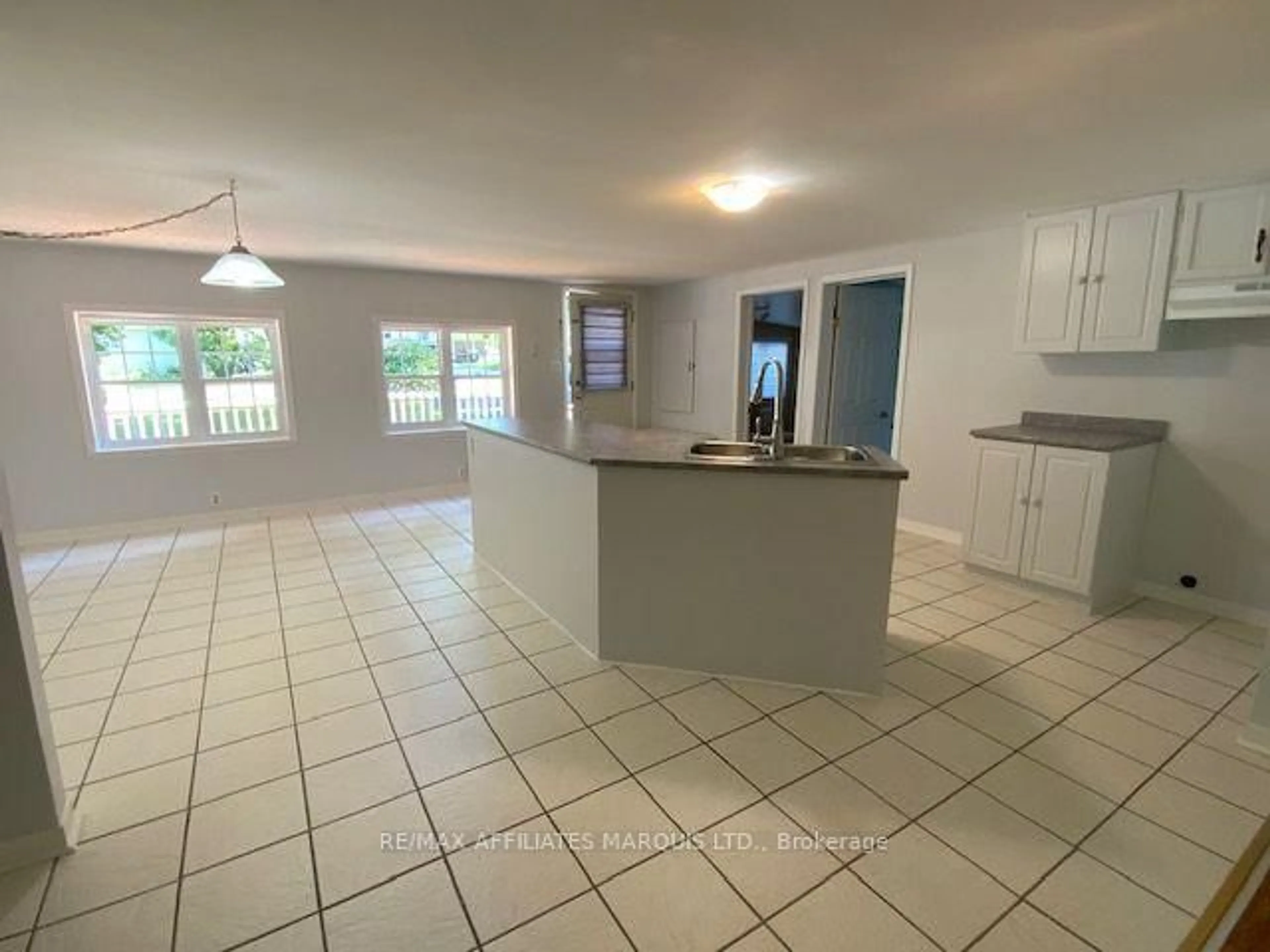 Unknown for 936 GLOUCESTER St, Cornwall Ontario K6H 3W5