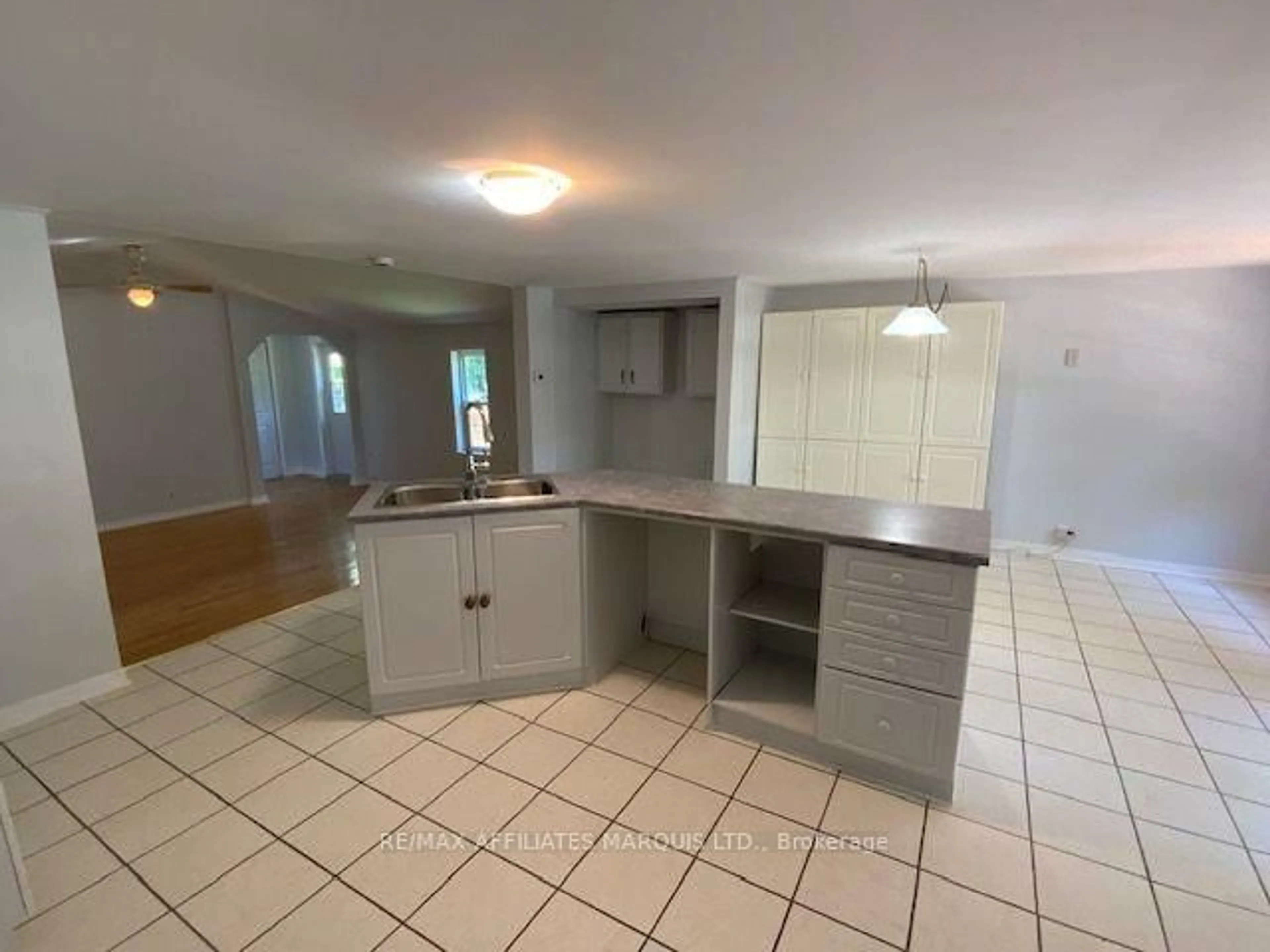 Standard kitchen, unknown for 936 GLOUCESTER St, Cornwall Ontario K6H 3W5