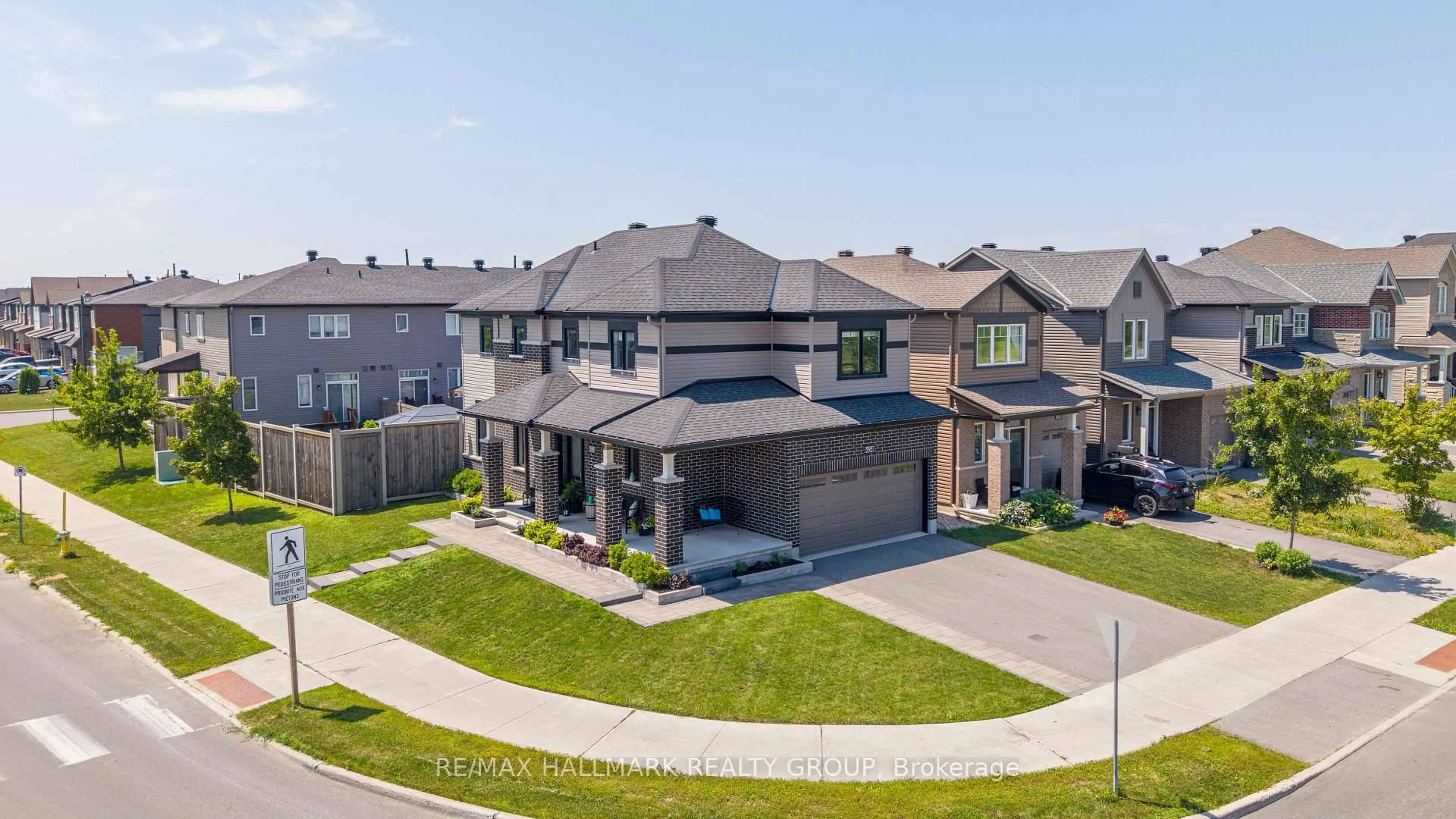 A pic from outside/outdoor area/front of a property/back of a property/a pic from drone, street for 595 Decoeur Dr, Ottawa Ontario K4A 1G9