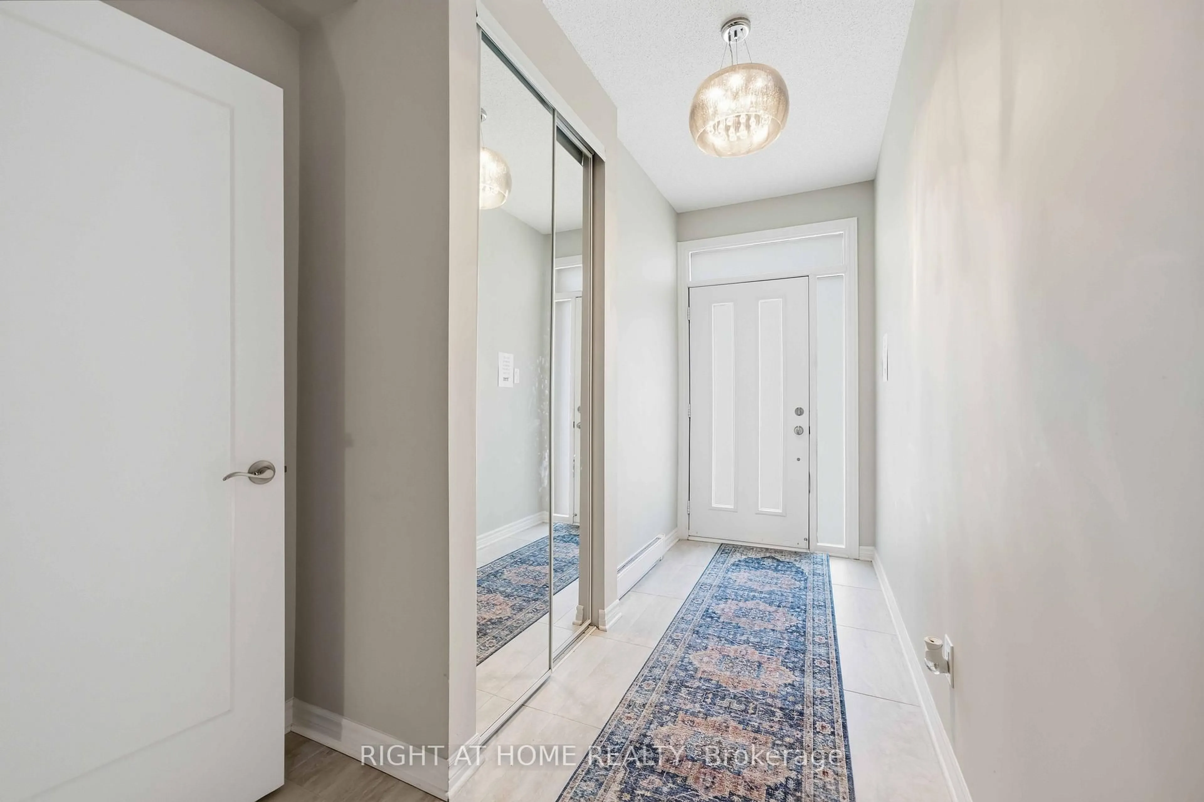 Indoor entryway for 264 Pembina Private #98, Ottawa Ontario K4M 0G7