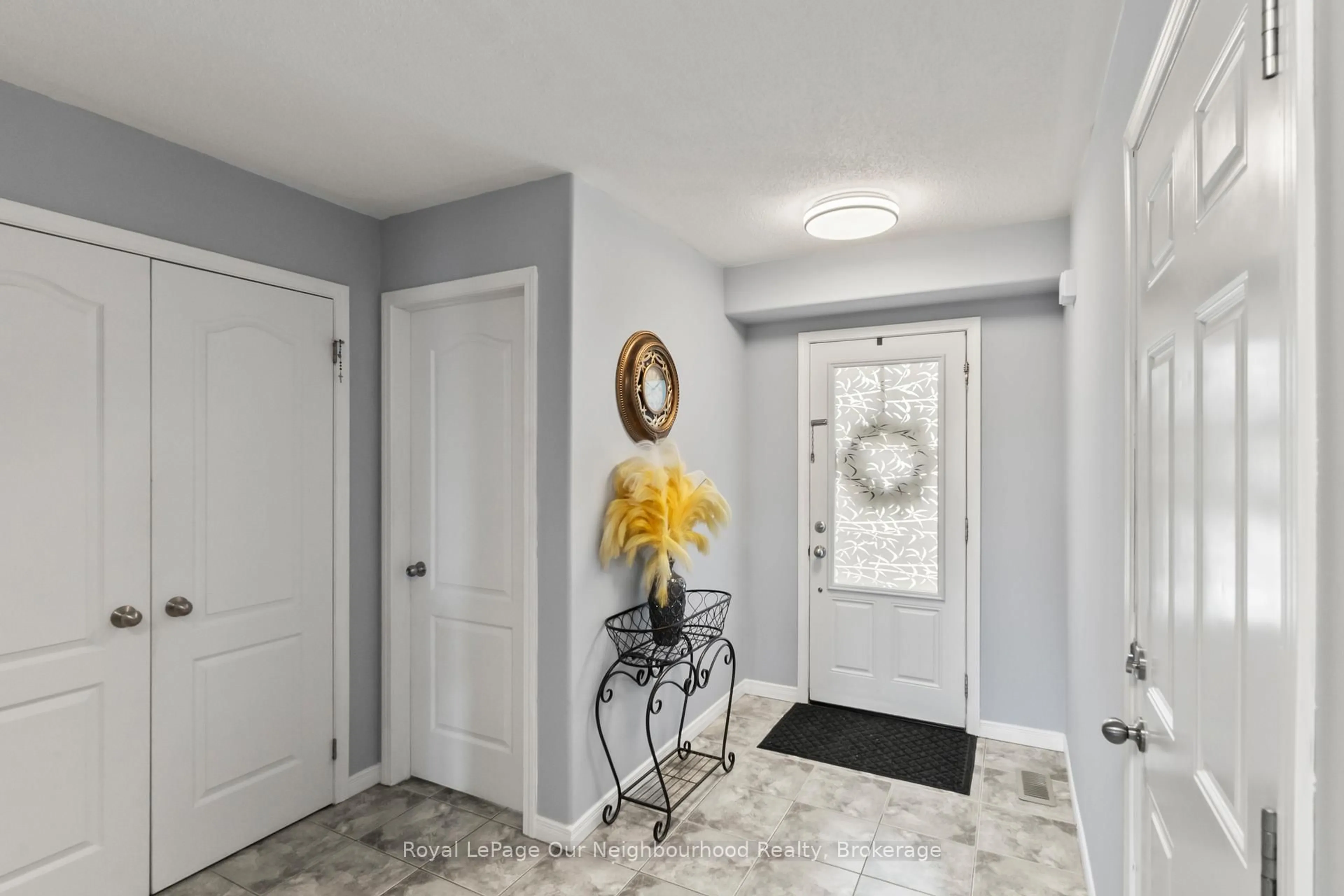 Indoor entryway for 270 Louden Terr, Peterborough Ontario K9J 0C3