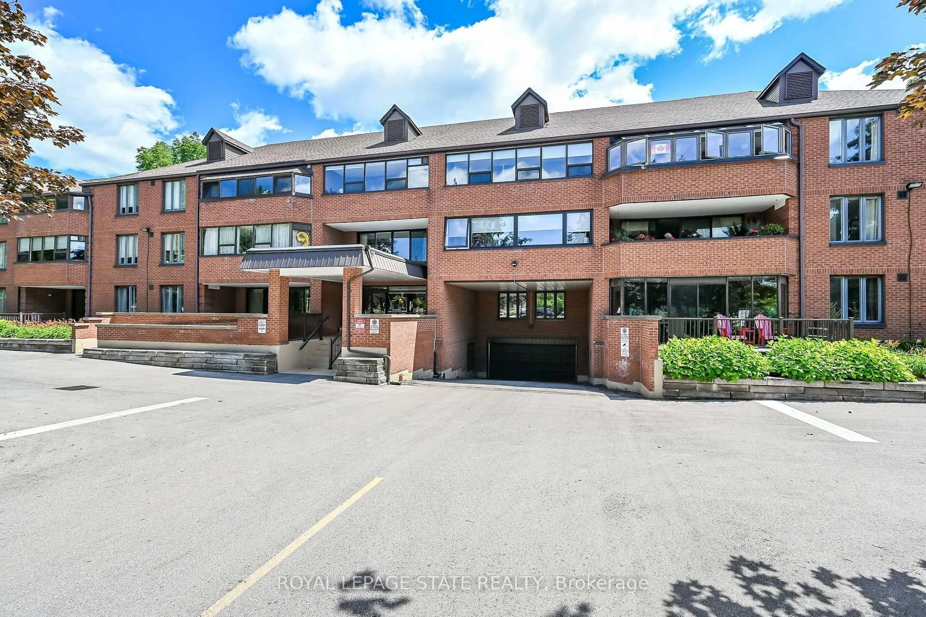 Indoor foyer for 150 Wilson St #308, Hamilton Ontario L8R 1E2