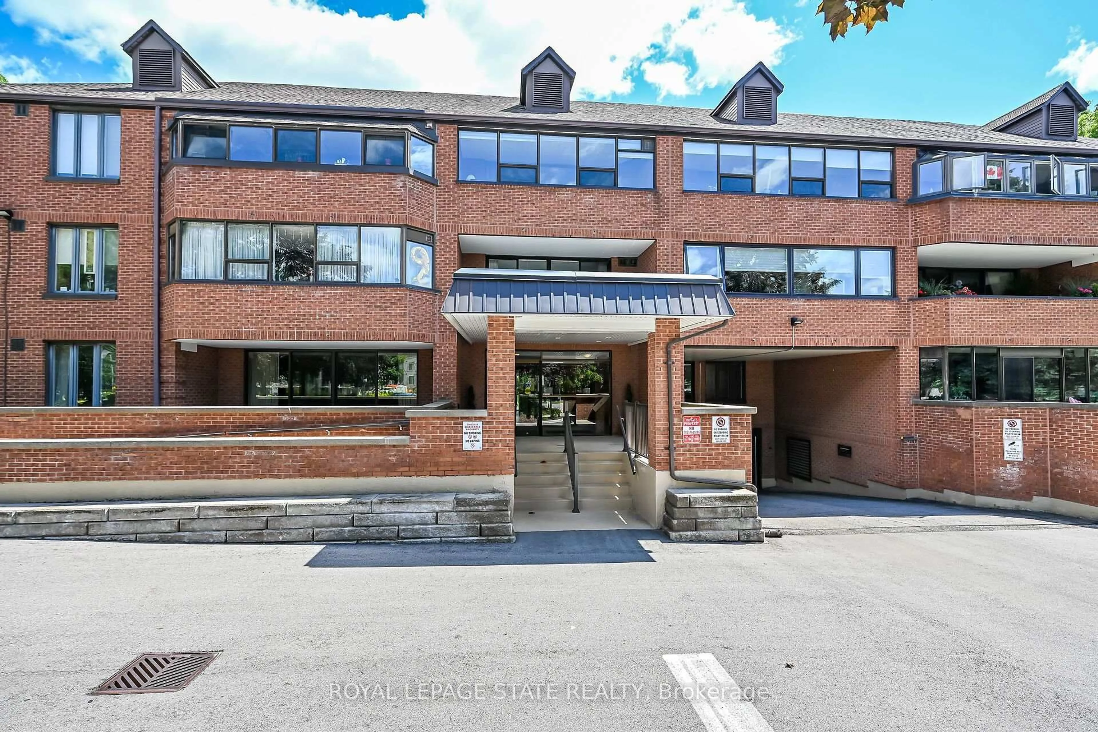 Indoor foyer for 150 Wilson St #308, Hamilton Ontario L8R 1E2