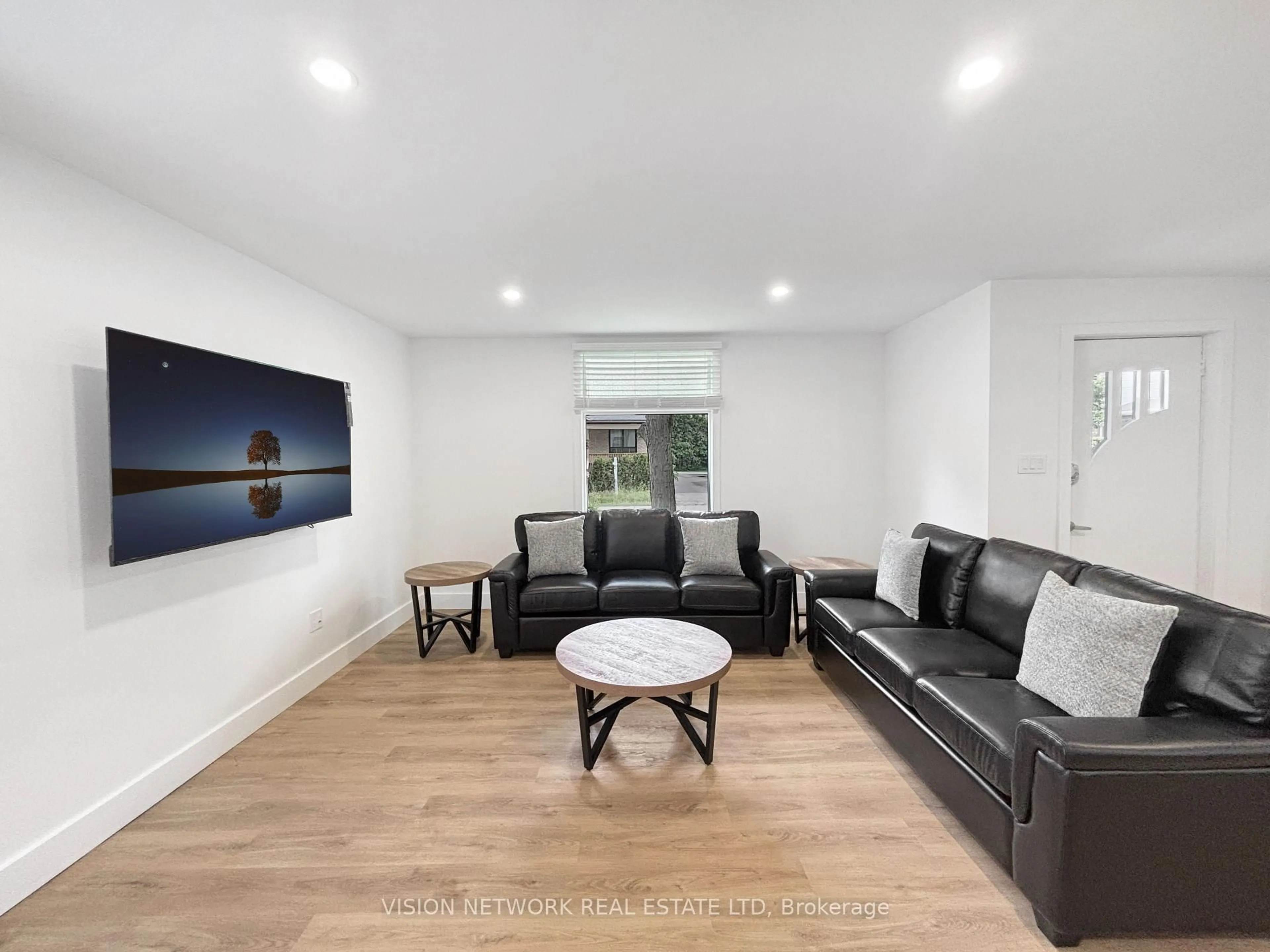 Living room with furniture, unknown for 28 Kensington Ave, London North Ontario N6H 1C2