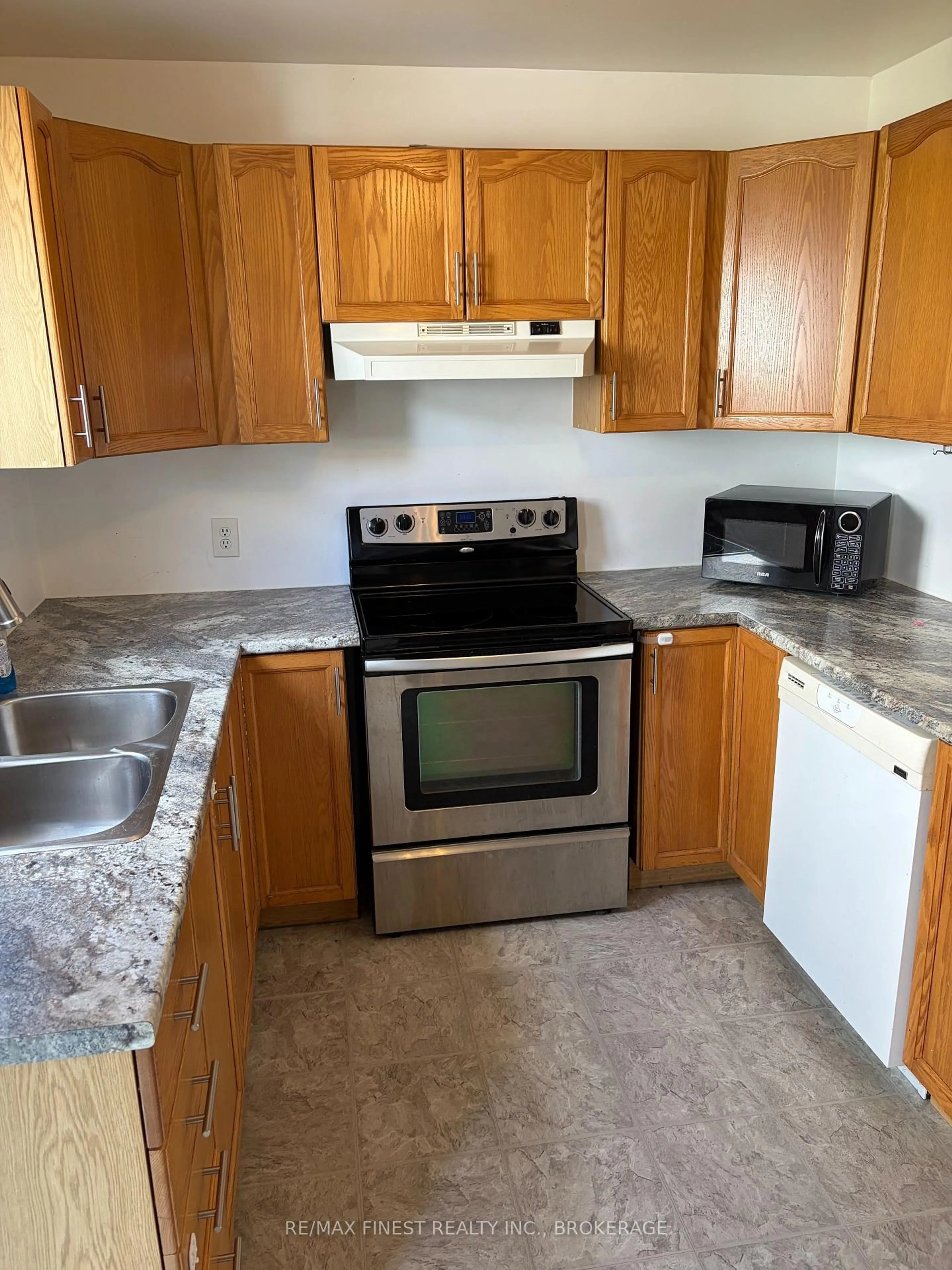 Standard kitchen, unknown for 25 Clifford St, Loyalist Ontario K7N 1Y6