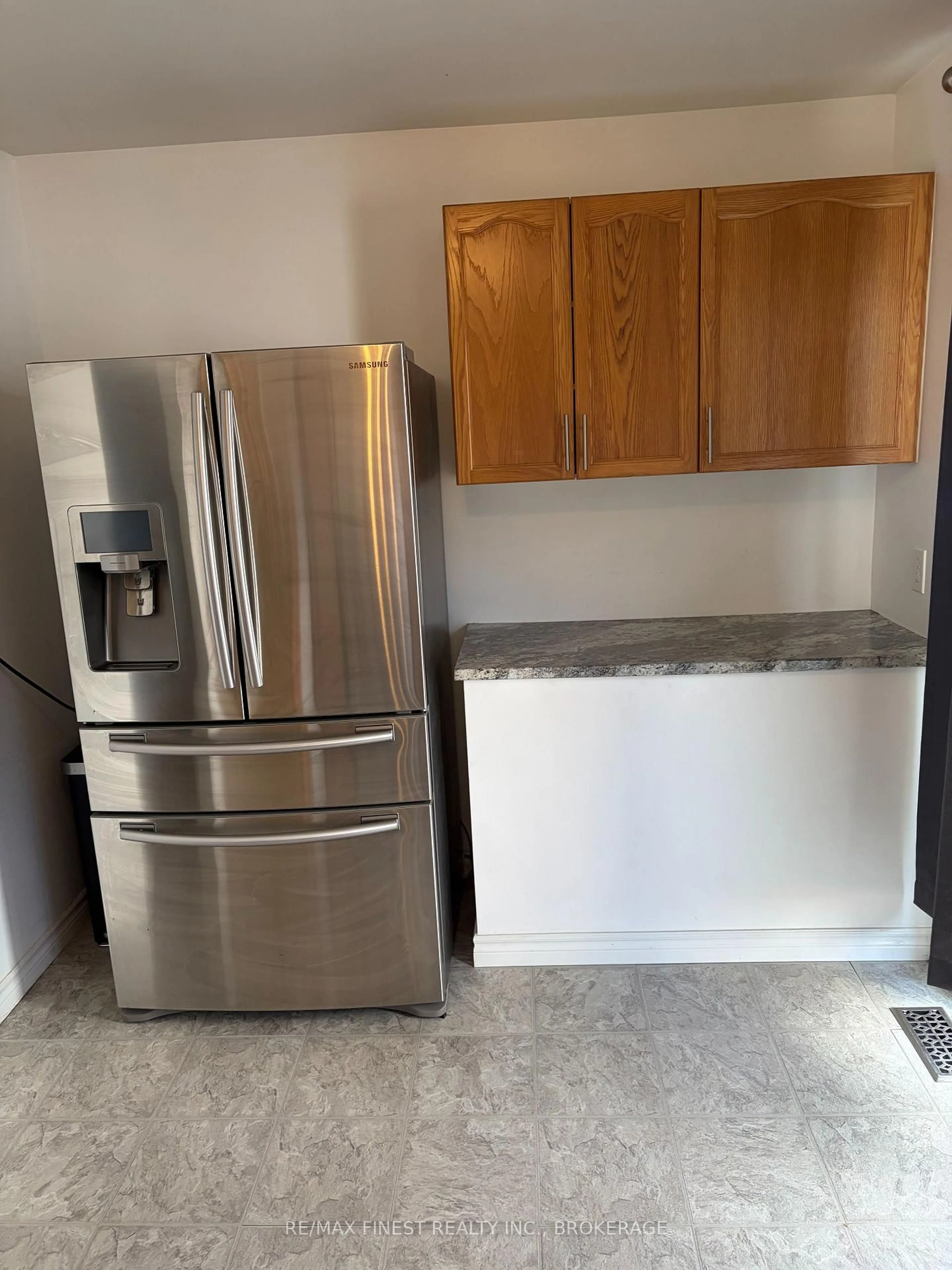 Standard kitchen, unknown for 25 Clifford St, Loyalist Ontario K7N 1Y6