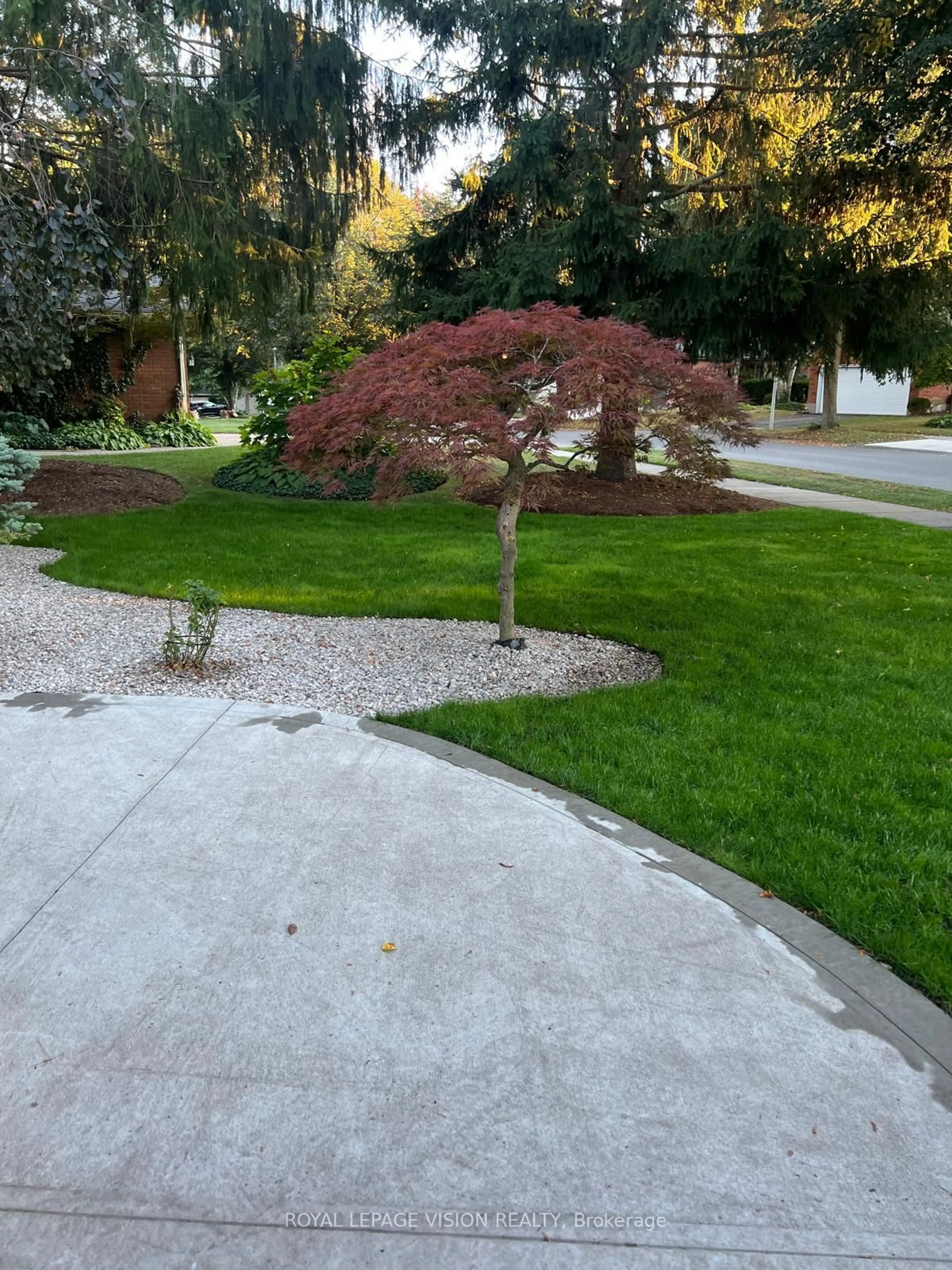 A pic from outside/outdoor area/front of a property/back of a property/a pic from drone, street for 123 Chesham Ave, London North Ontario N6G 3V2