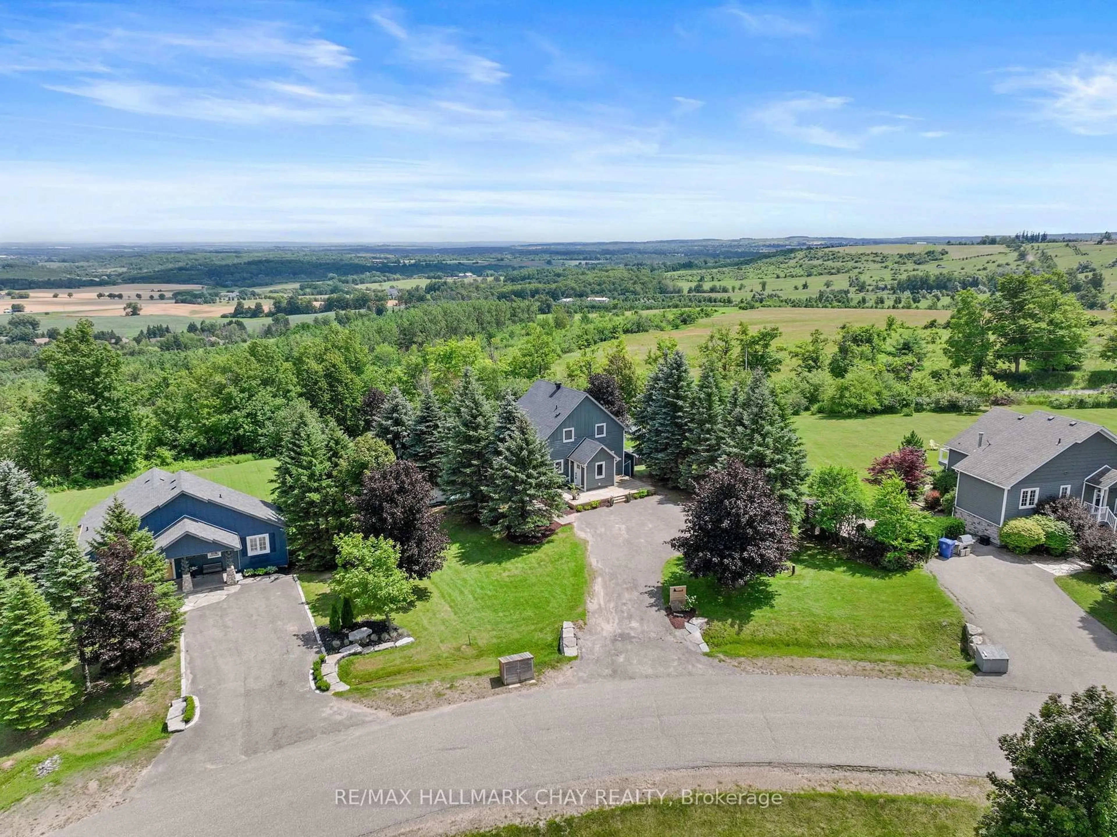 A pic from outside/outdoor area/front of a property/back of a property/a pic from drone, unknown for 8 Lloyd's Traverse Cres, Mulmur Ontario L9V 3H6