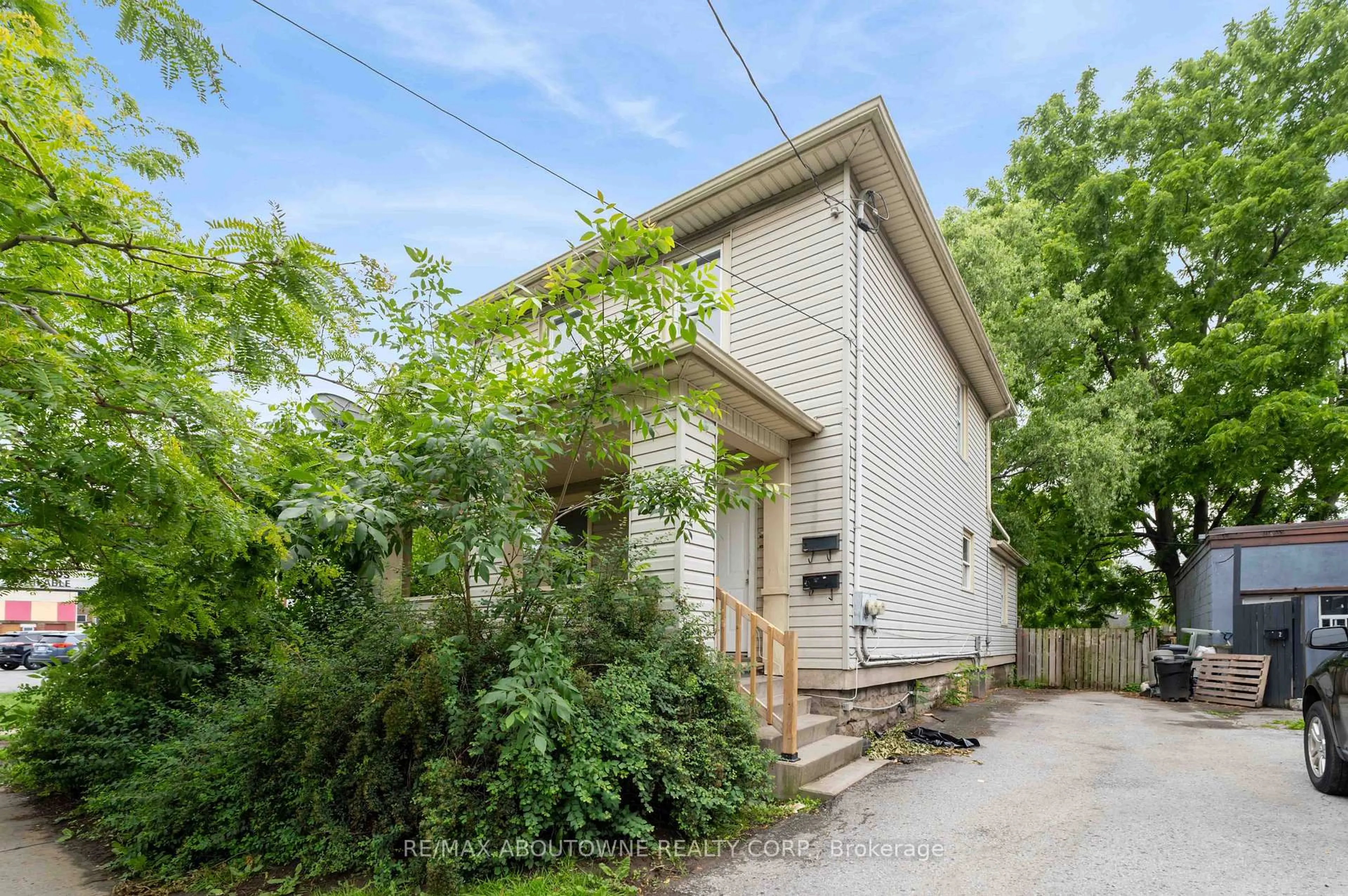 Unknown for 107 Lake St, St. Catharines Ontario L2R 5X7
