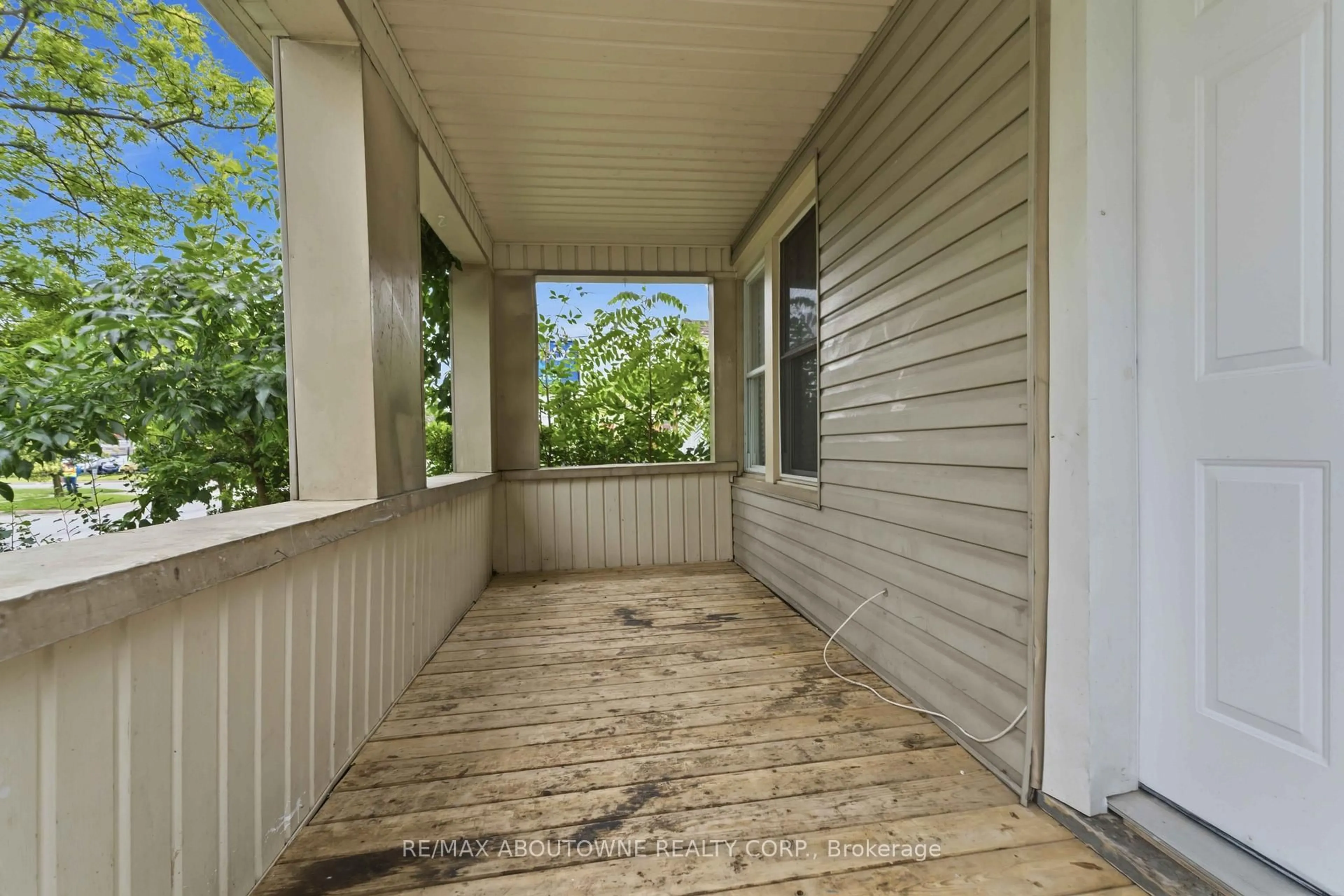 Patio, street for 107 Lake St, St. Catharines Ontario L2R 5X7