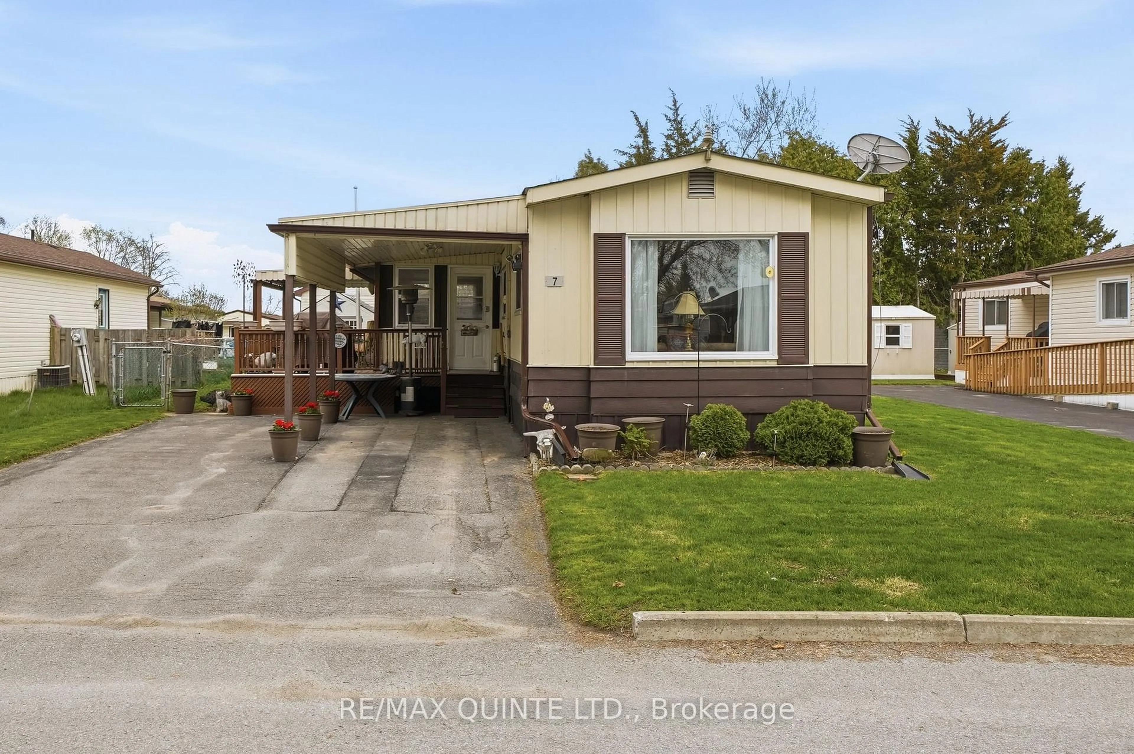 Home with vinyl exterior material, street for 7 Finch Lane, Quinte West Ontario K8N 4Z3