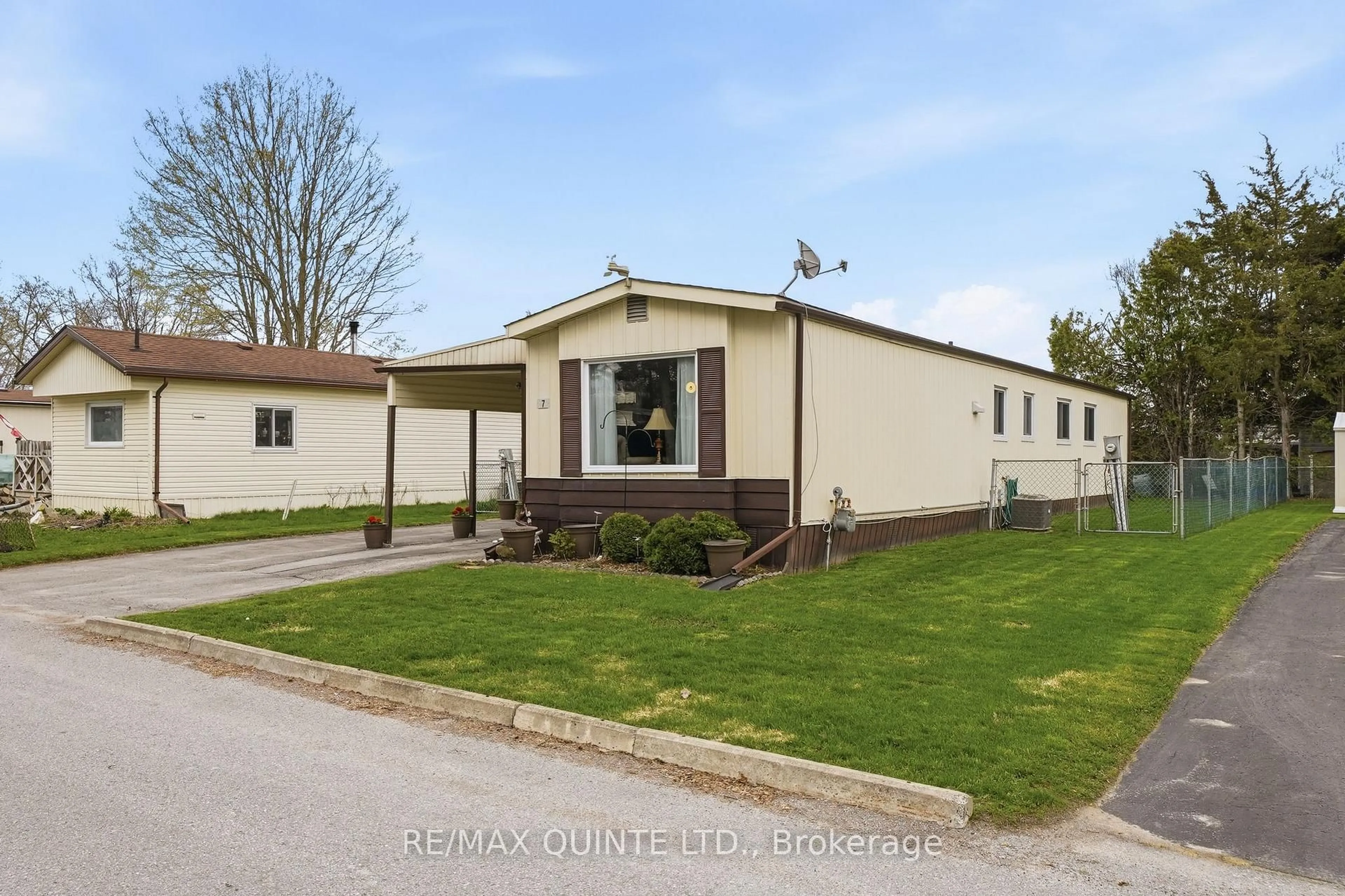 Home with vinyl exterior material, street for 7 Finch Lane, Quinte West Ontario K8N 4Z3
