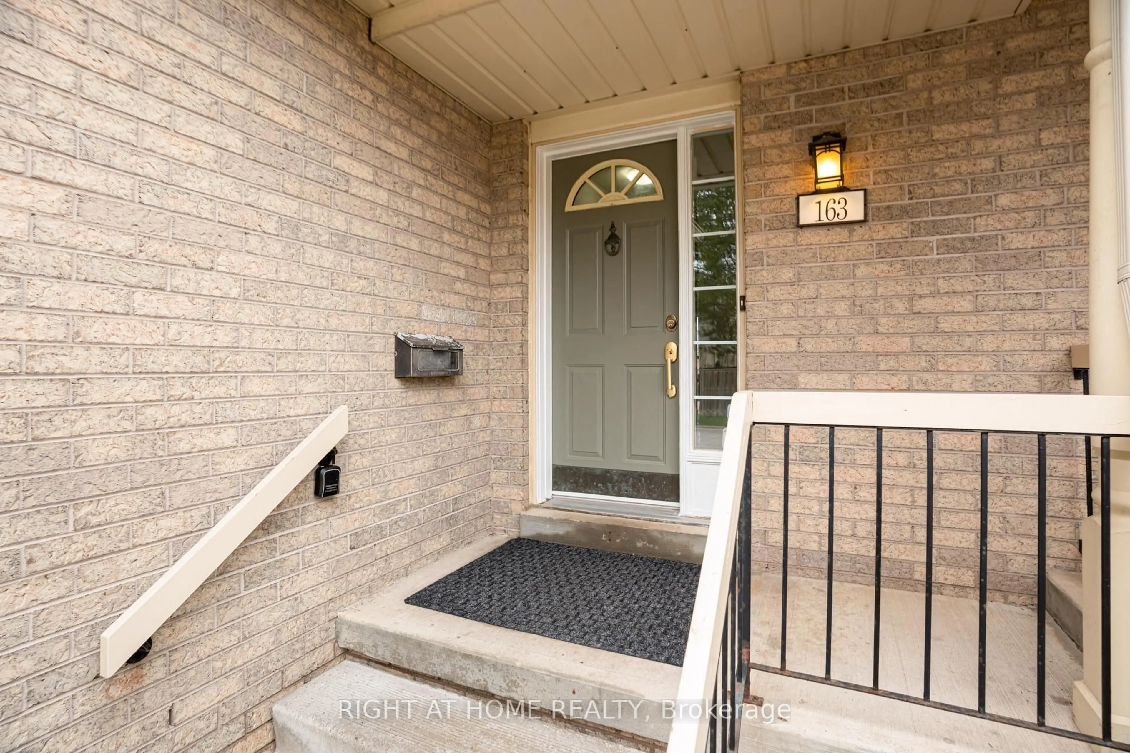 Indoor entryway for 302 College Ave #163, Guelph Ontario N1G 4T6