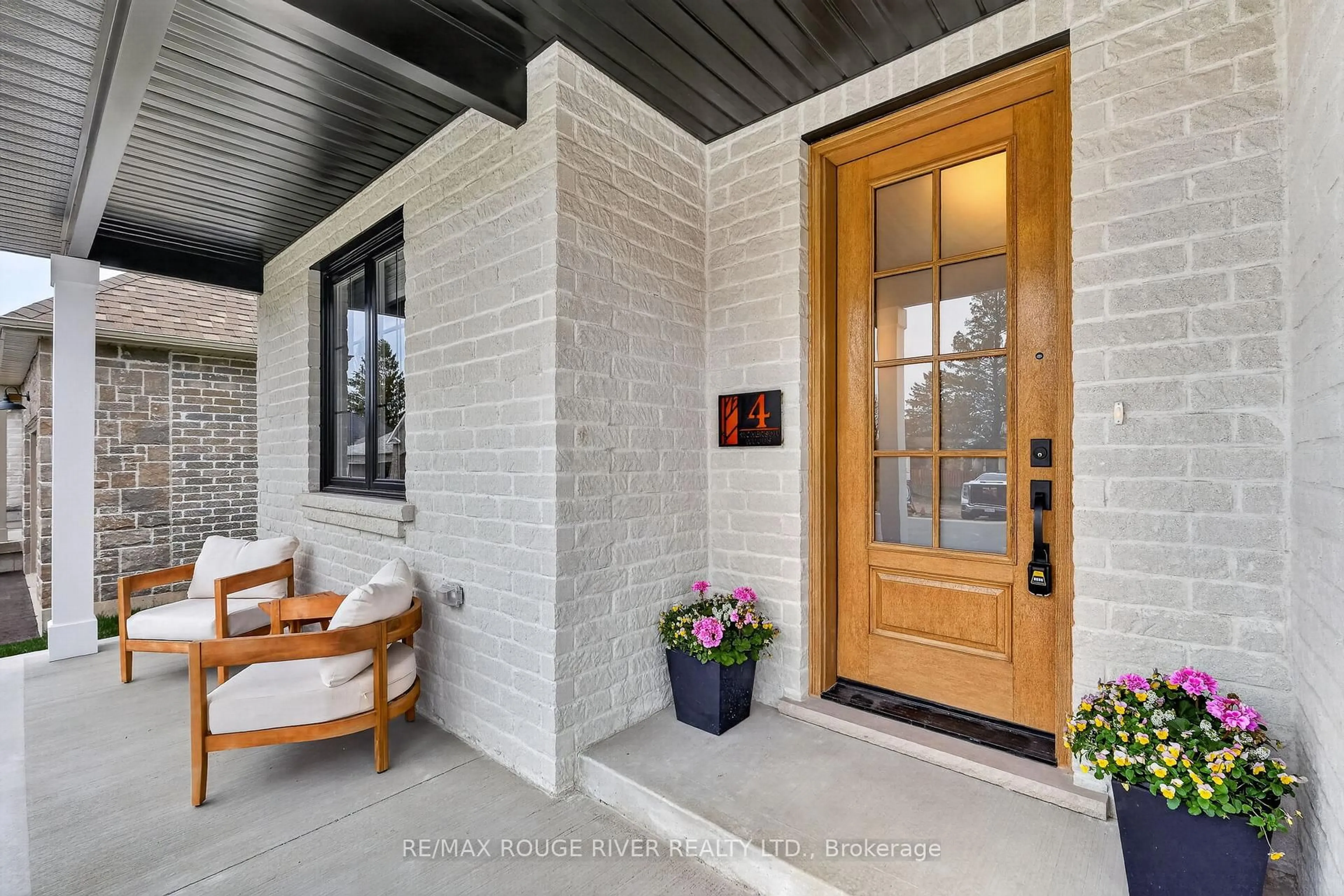 Indoor entryway for 4 - 1000 D'Arcy St, Cobourg Ontario K9A 4K9