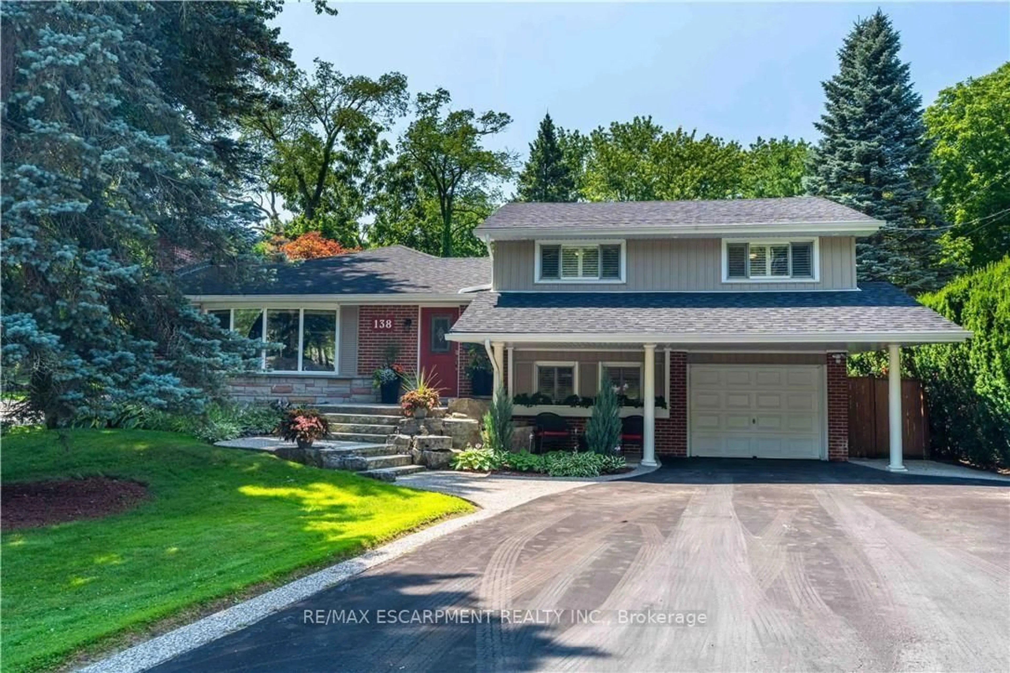 Home with brick exterior material, street for 138 Judith Cres, Hamilton Ontario L9G 1L5