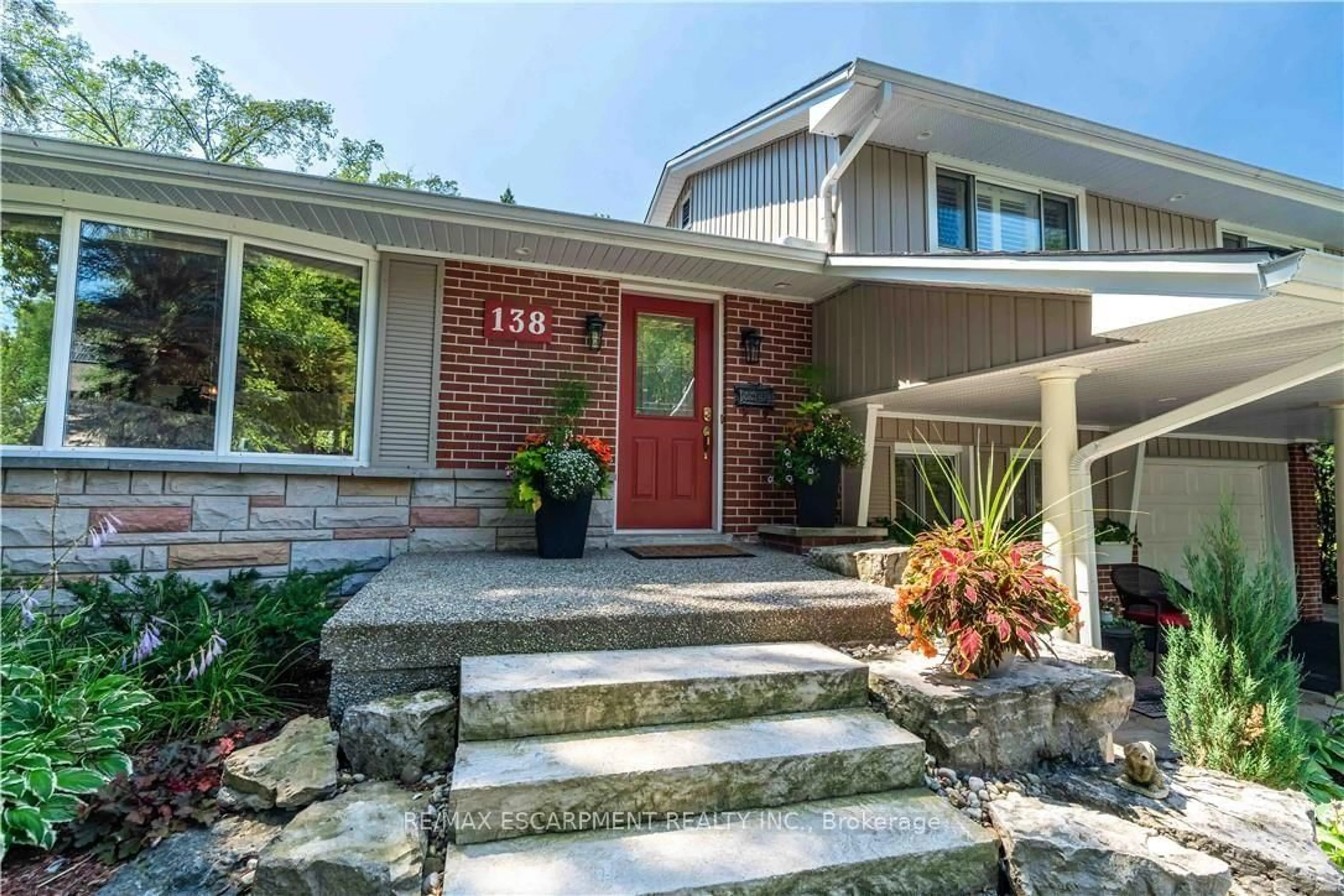 Home with brick exterior material, street for 138 Judith Cres, Hamilton Ontario L9G 1L5