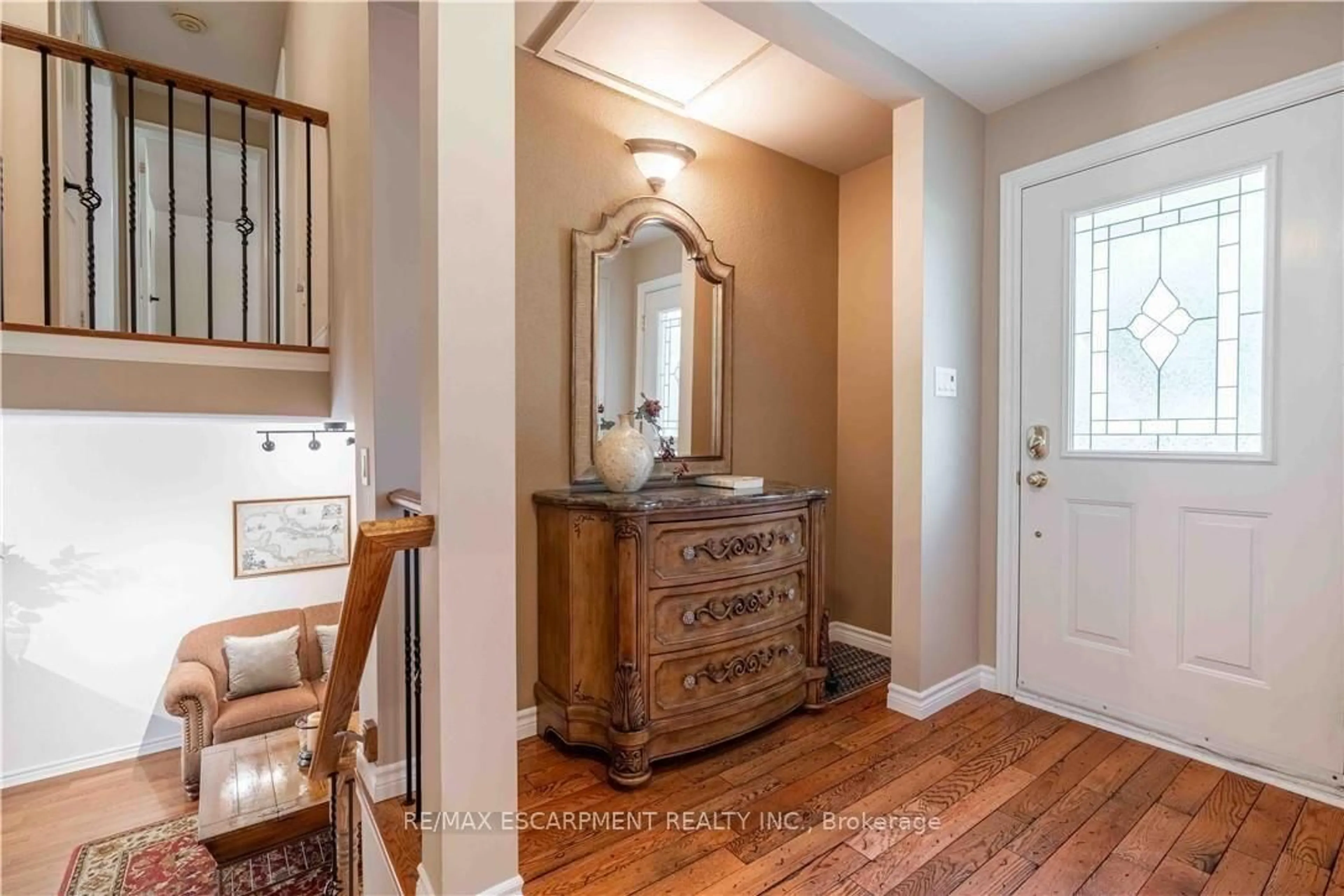 Indoor entryway for 138 Judith Cres, Hamilton Ontario L9G 1L5