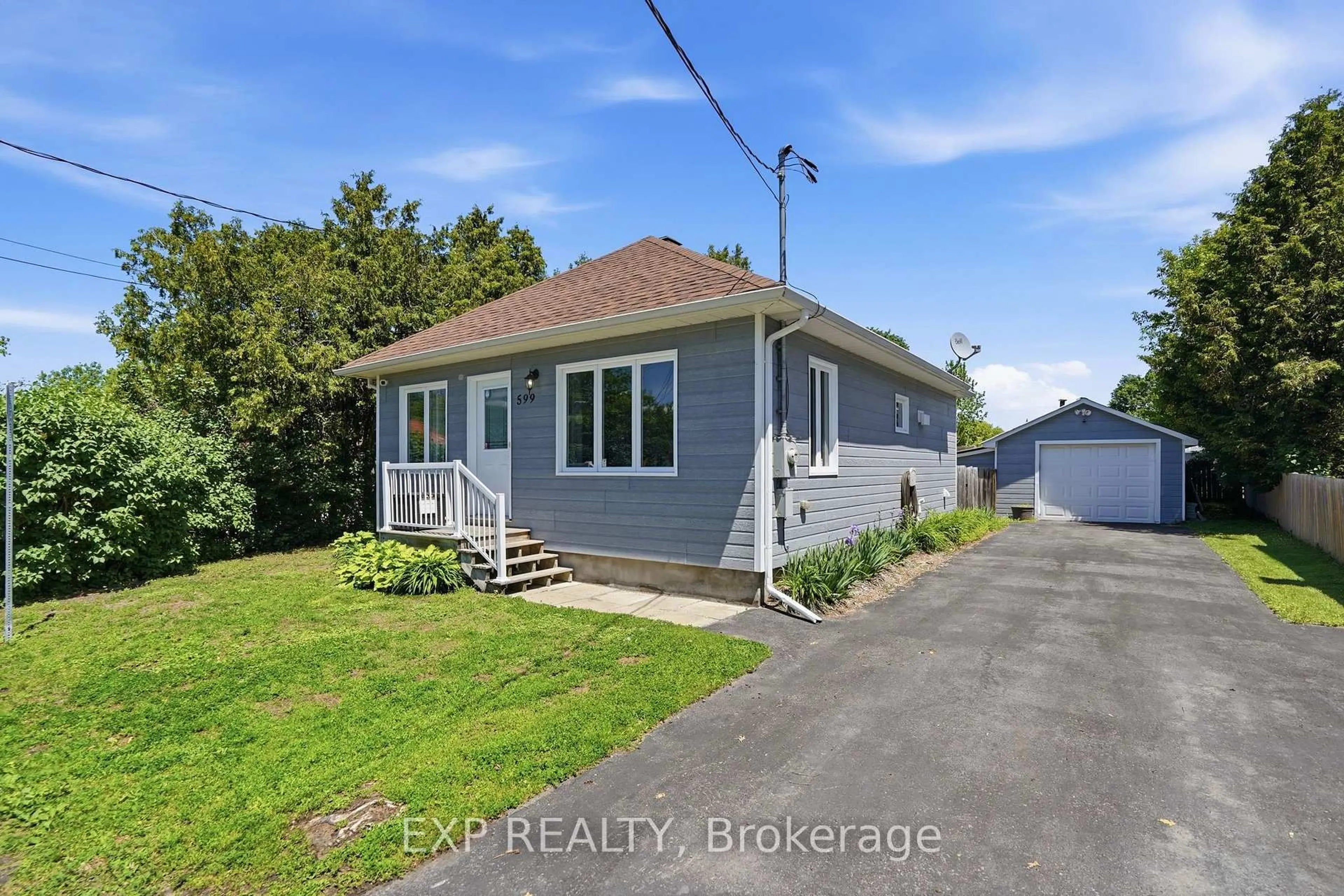 A pic from outside/outdoor area/front of a property/back of a property/a pic from drone, street for 599 Victor St, Clarence-Rockland Ontario K4K 1E5