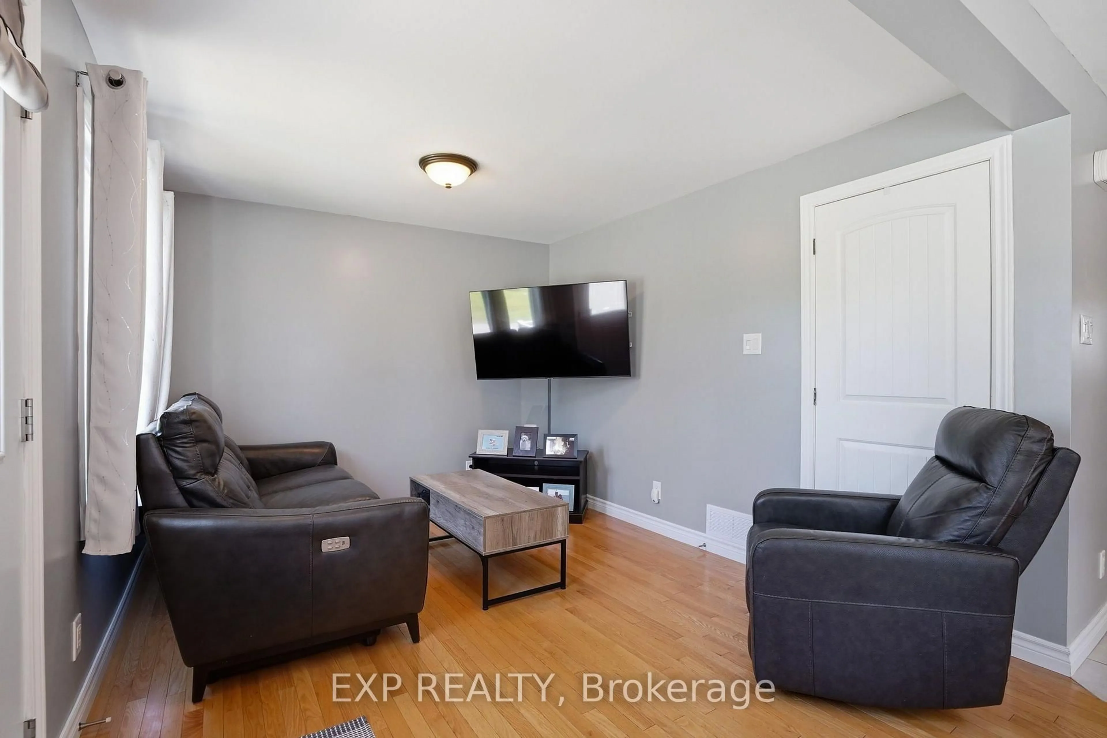 Living room with furniture, unknown for 599 Victor St, Clarence-Rockland Ontario K4K 1E5