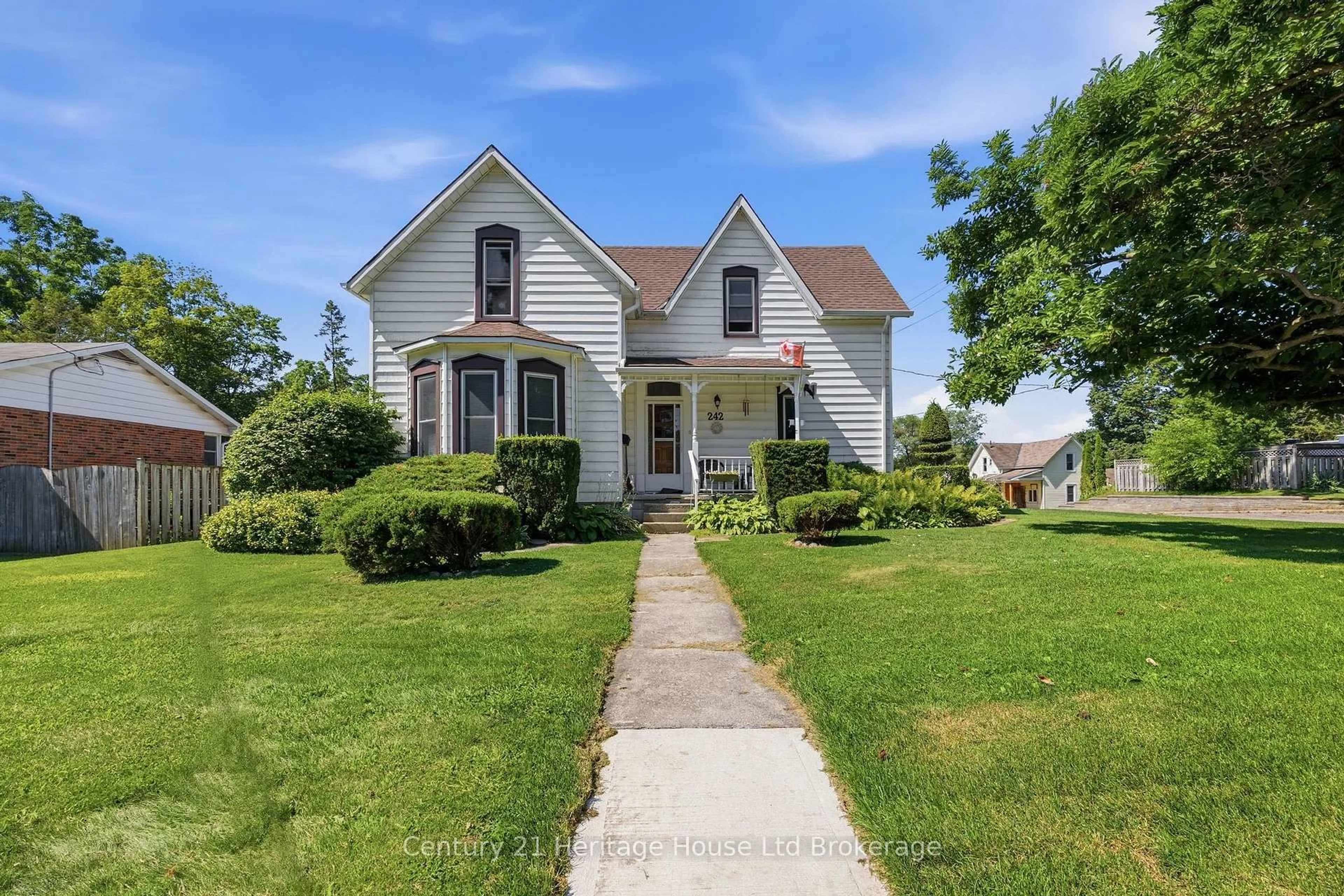 A pic from outside/outdoor area/front of a property/back of a property/a pic from drone, street for 242 Wonham St, Ingersoll Ontario N5C 2Z6