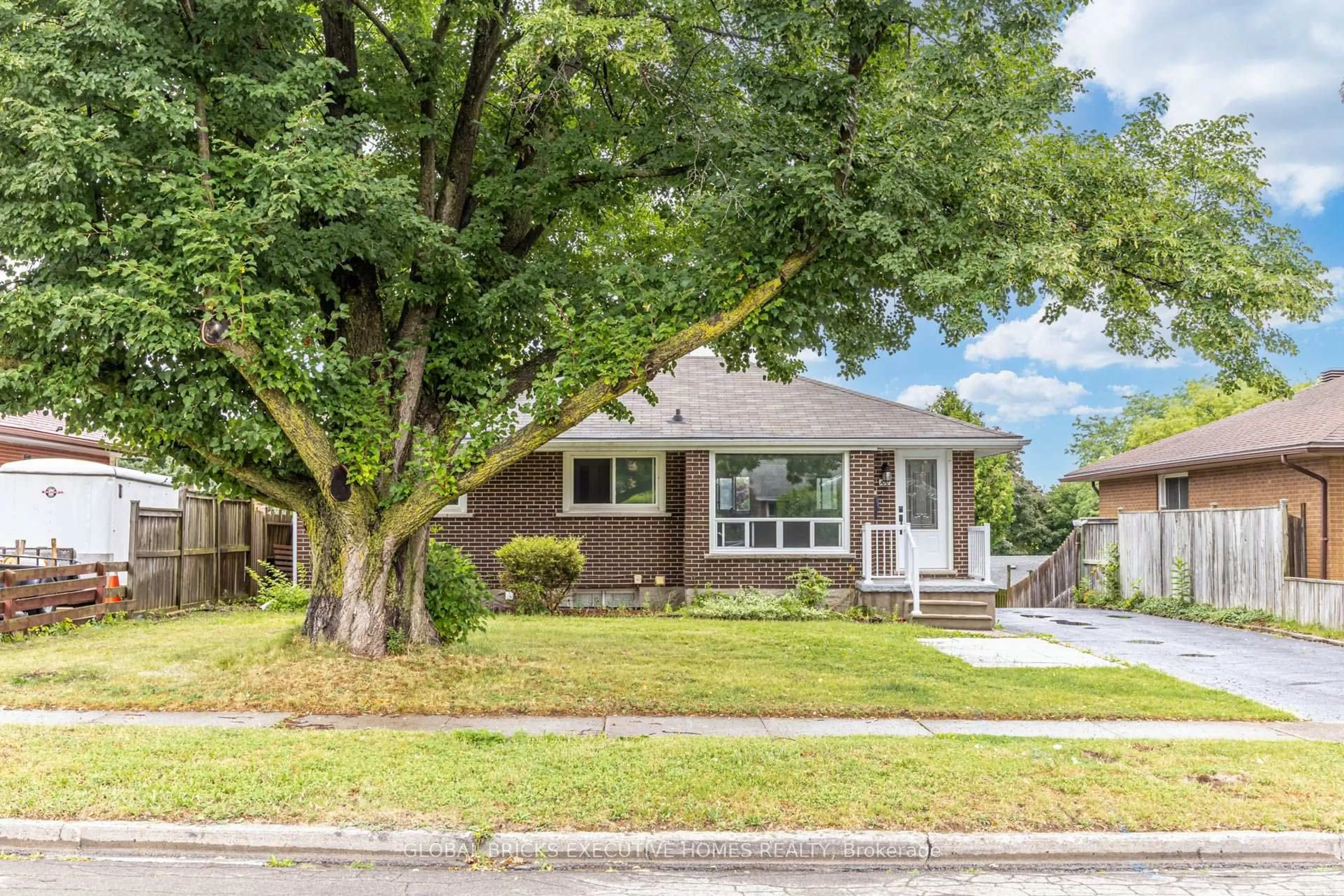 Home with vinyl exterior material, street for 100 Lauris Ave, Cambridge Ontario N1R 5L4