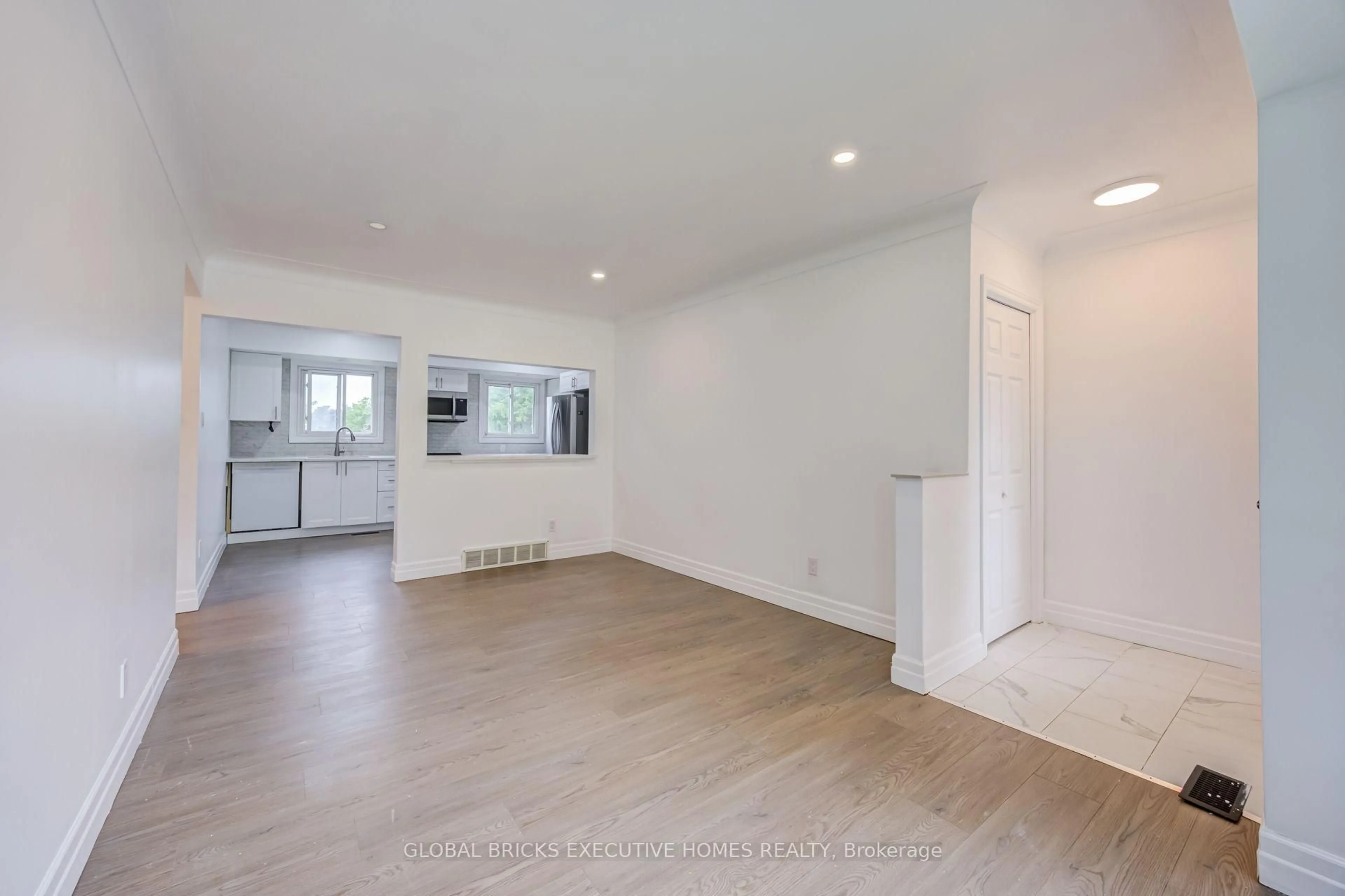 A pic of a room for 100 Lauris Ave, Cambridge Ontario N1R 5L4