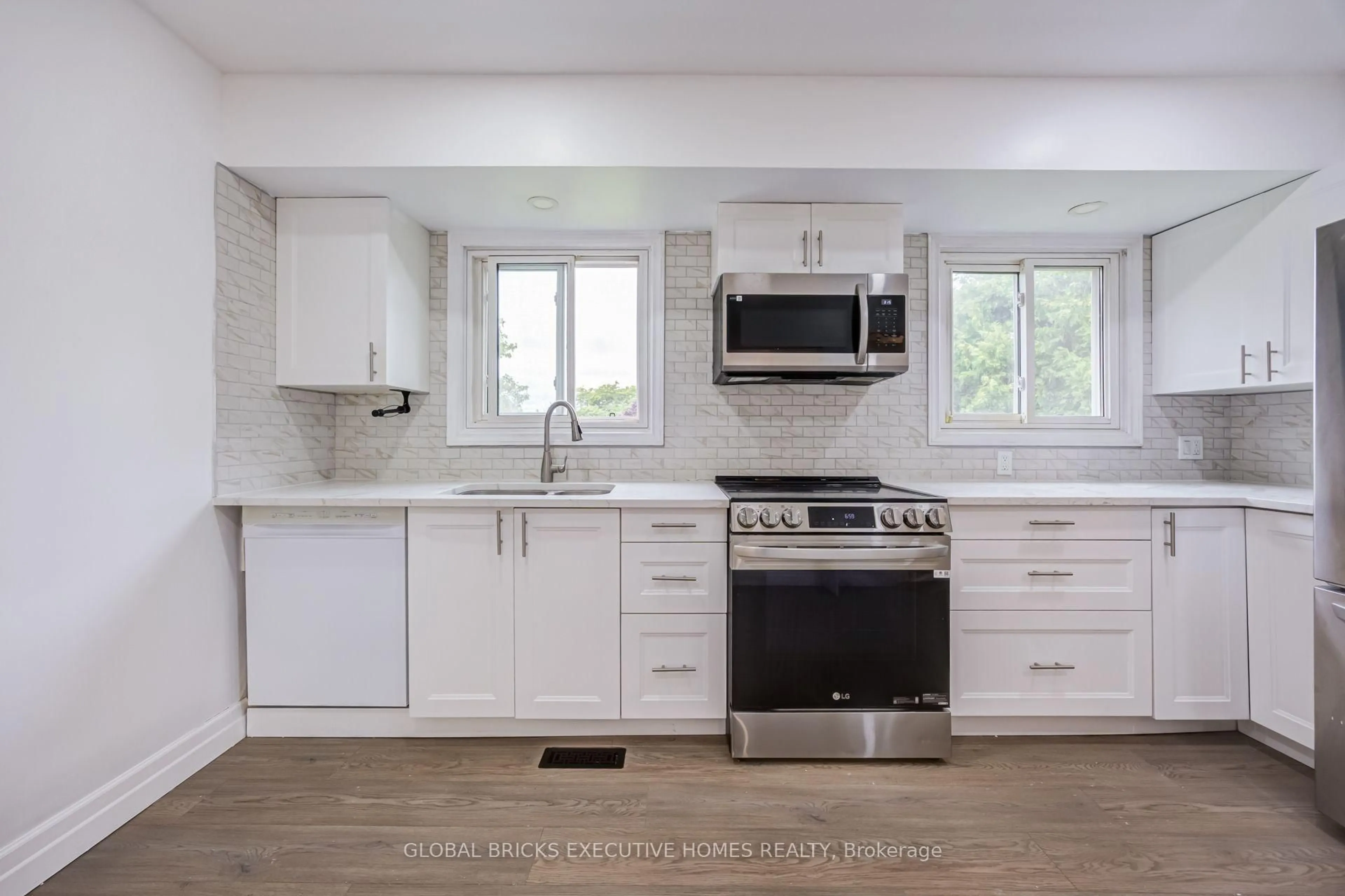 Open concept kitchen, unknown for 100 Lauris Ave, Cambridge Ontario N1R 5L4