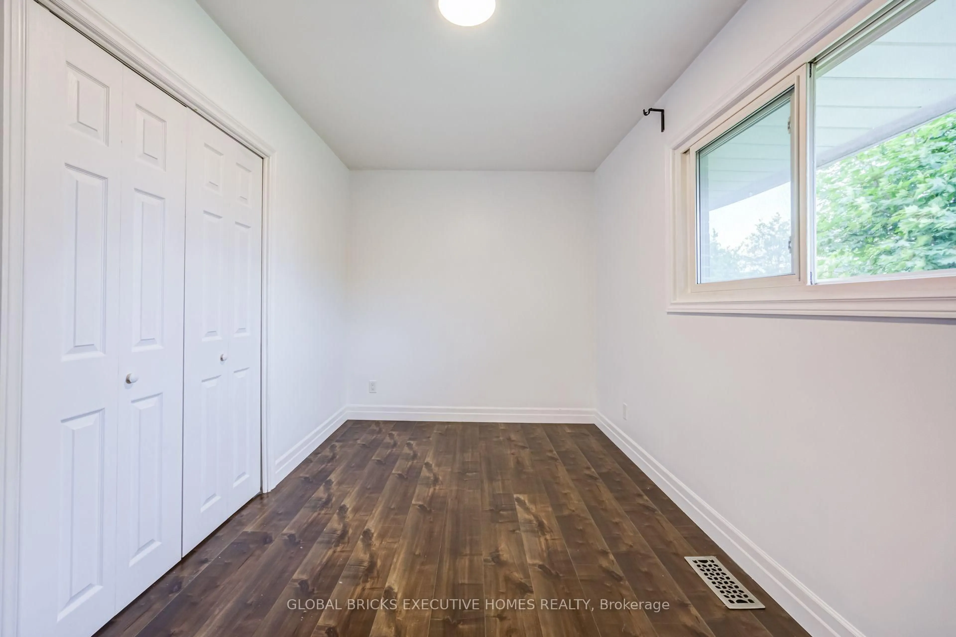 A pic of a room for 100 Lauris Ave, Cambridge Ontario N1R 5L4