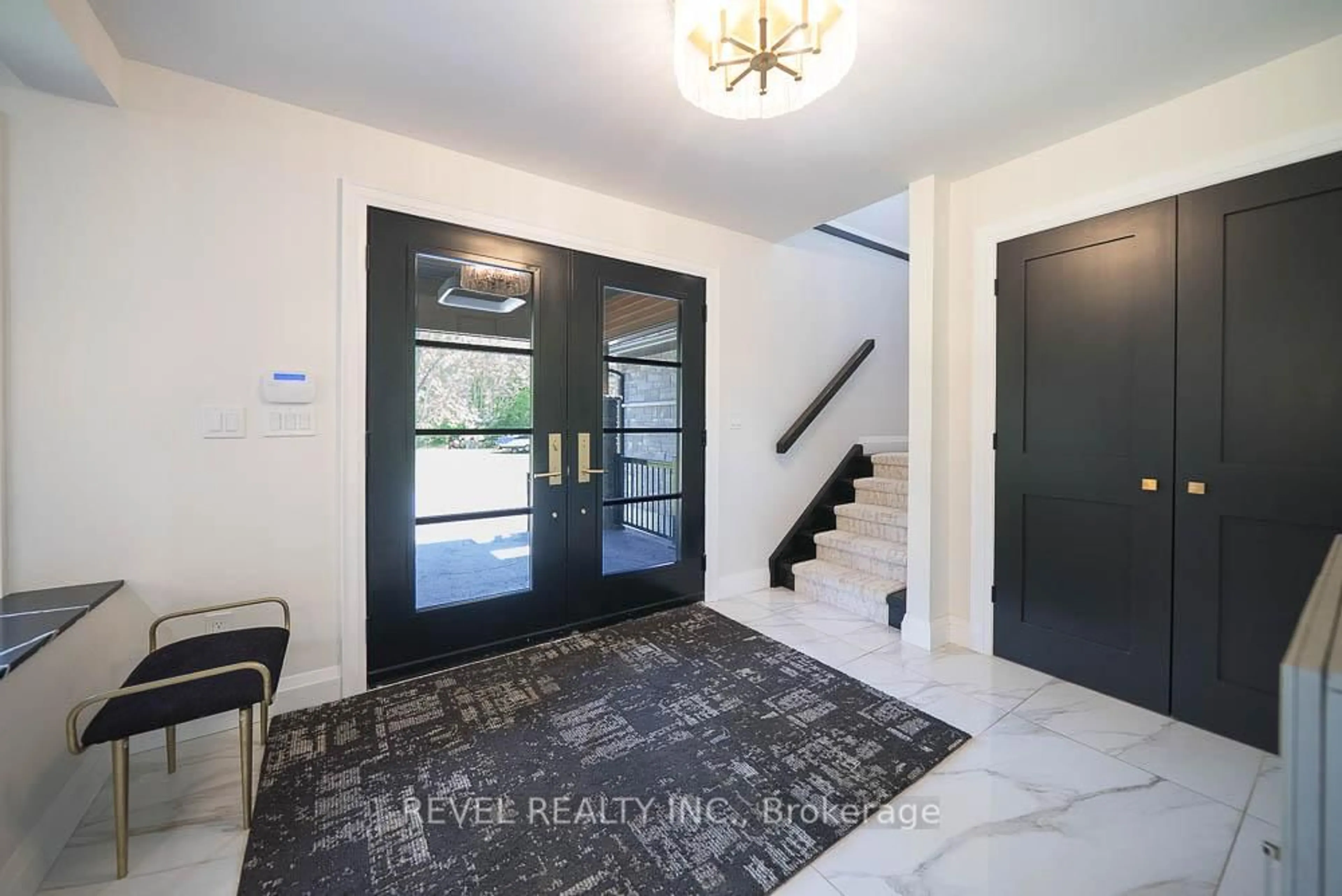 Indoor entryway for 1679 Highway 6, Norfolk Ontario N0A 1N1