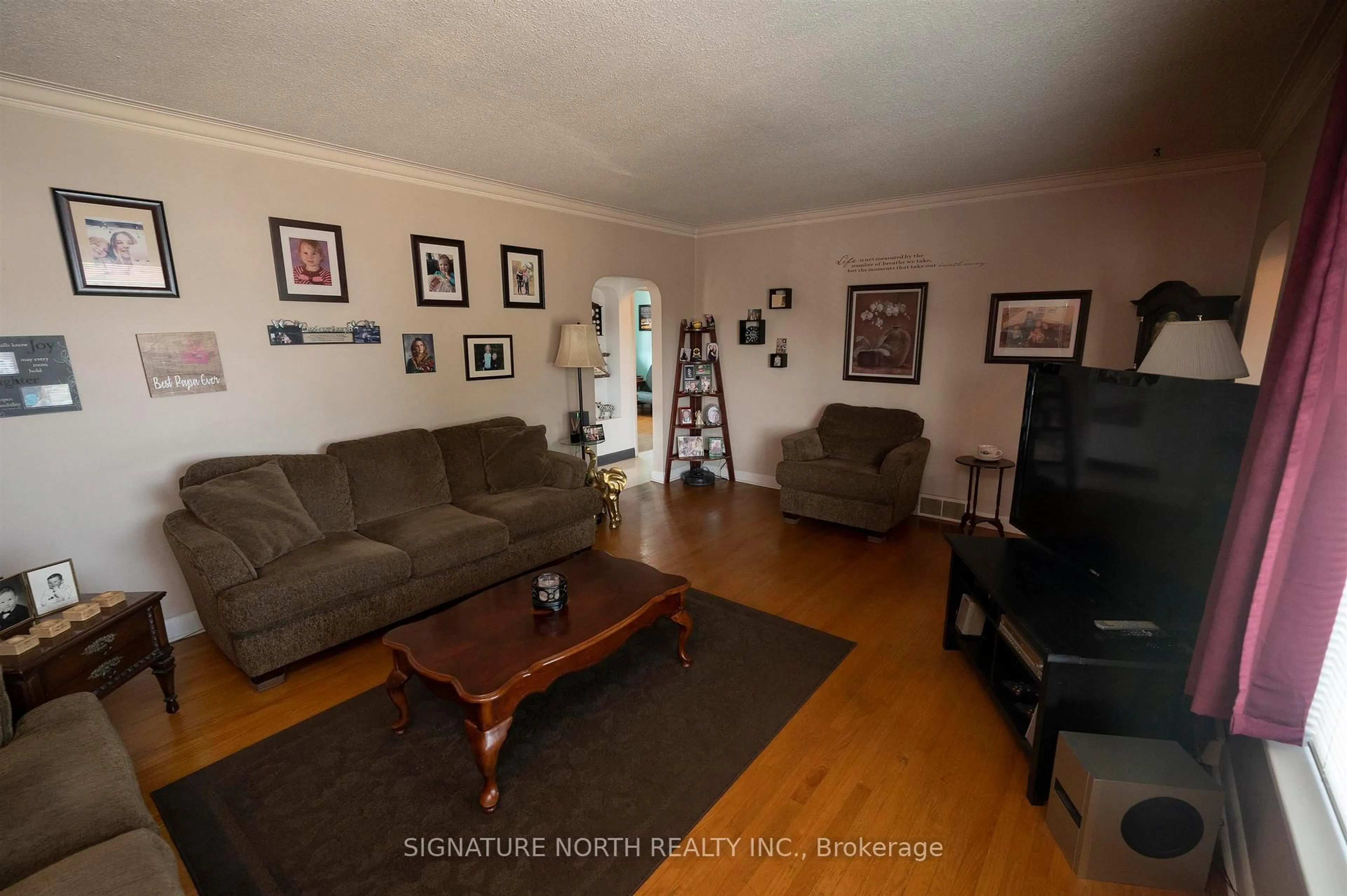 Living room with furniture, unknown for 148 Brock Street East, Thunder Bay Ontario P7E 4H2