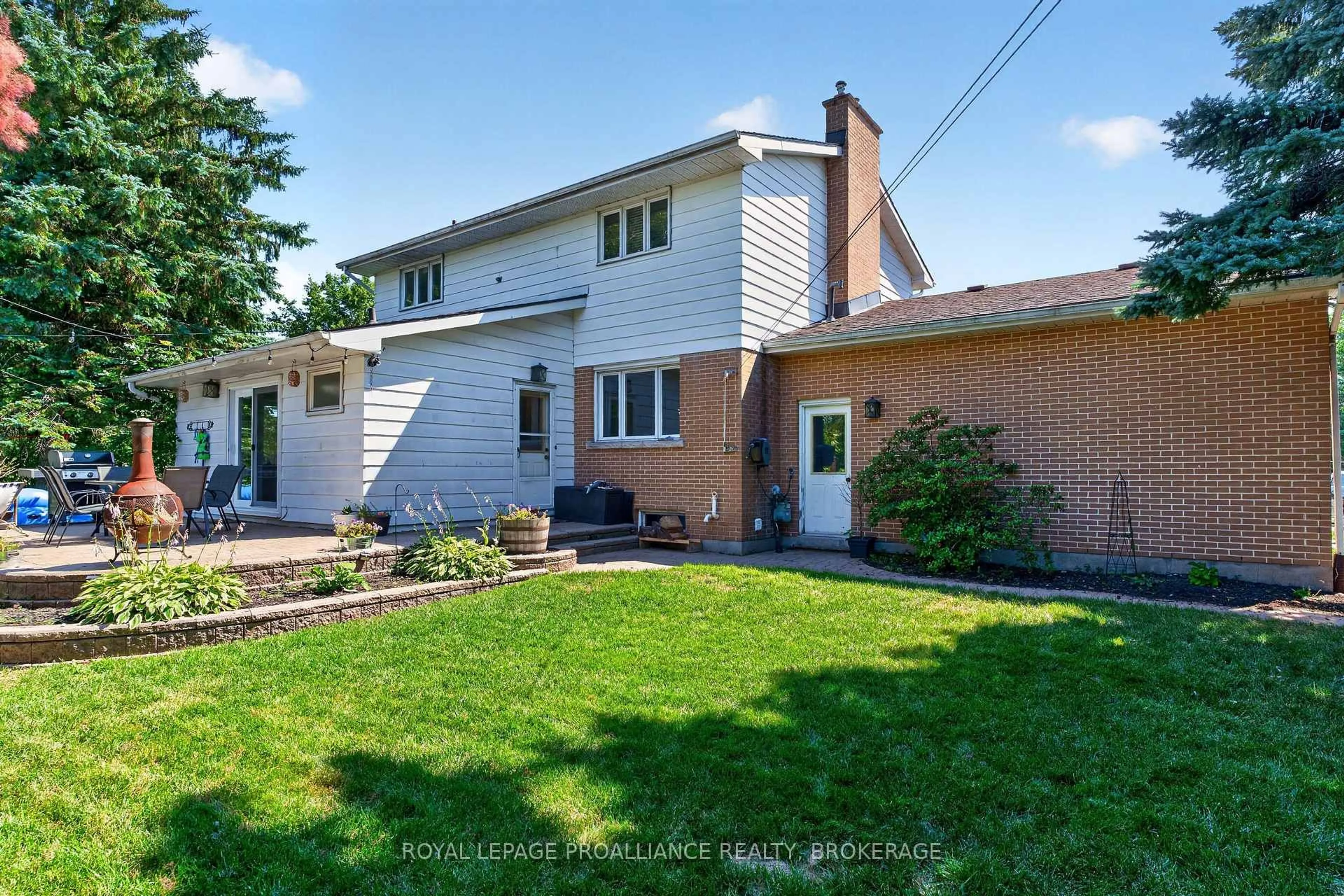 A pic from outside/outdoor area/front of a property/back of a property/a pic from drone, street for 294 Rosemount Terr, Kingston Ontario K7M 4A3
