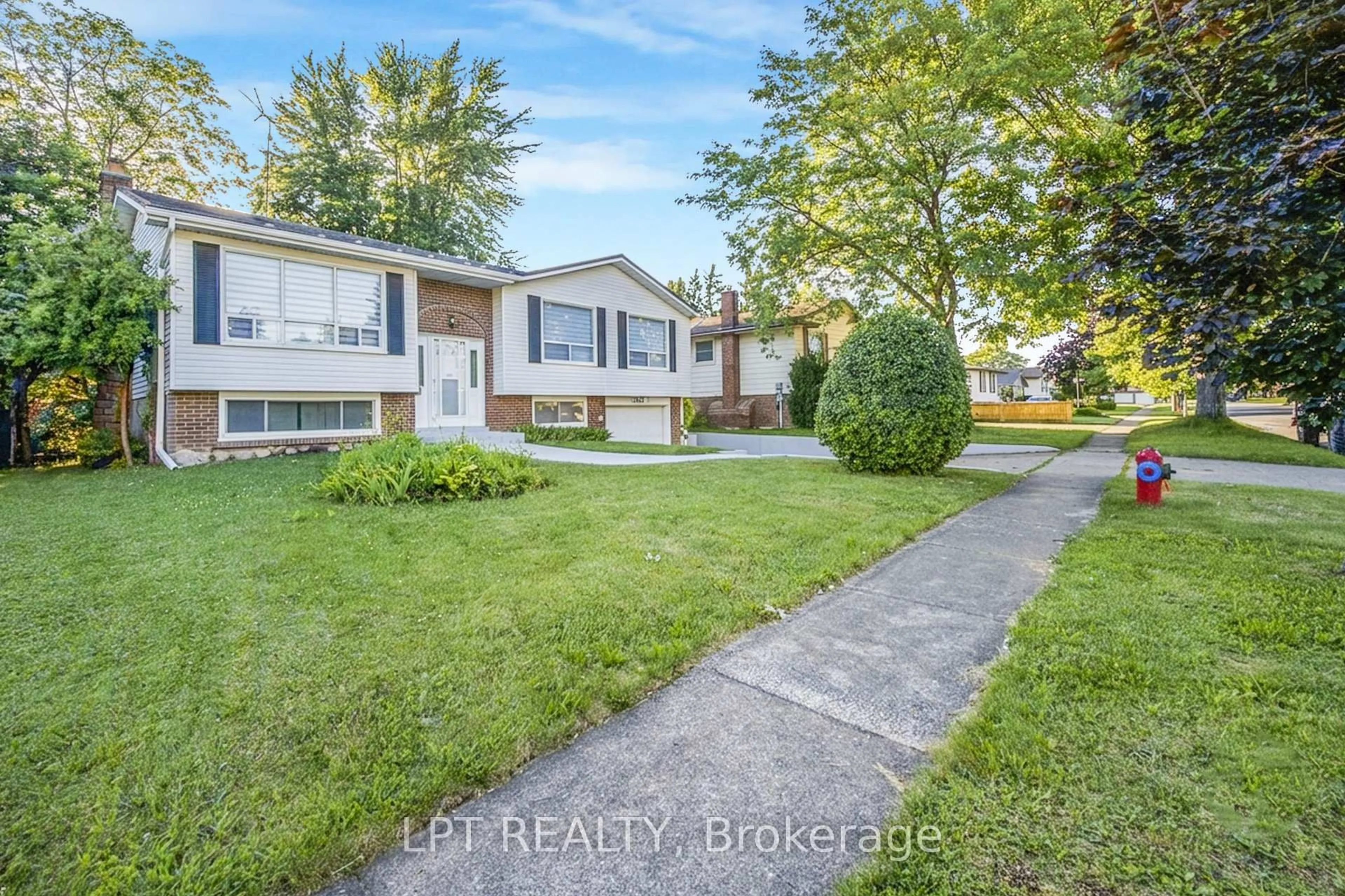 A pic from outside/outdoor area/front of a property/back of a property/a pic from drone, street for 6025 Belaire Ave, Niagara Falls Ontario L2H 1V1