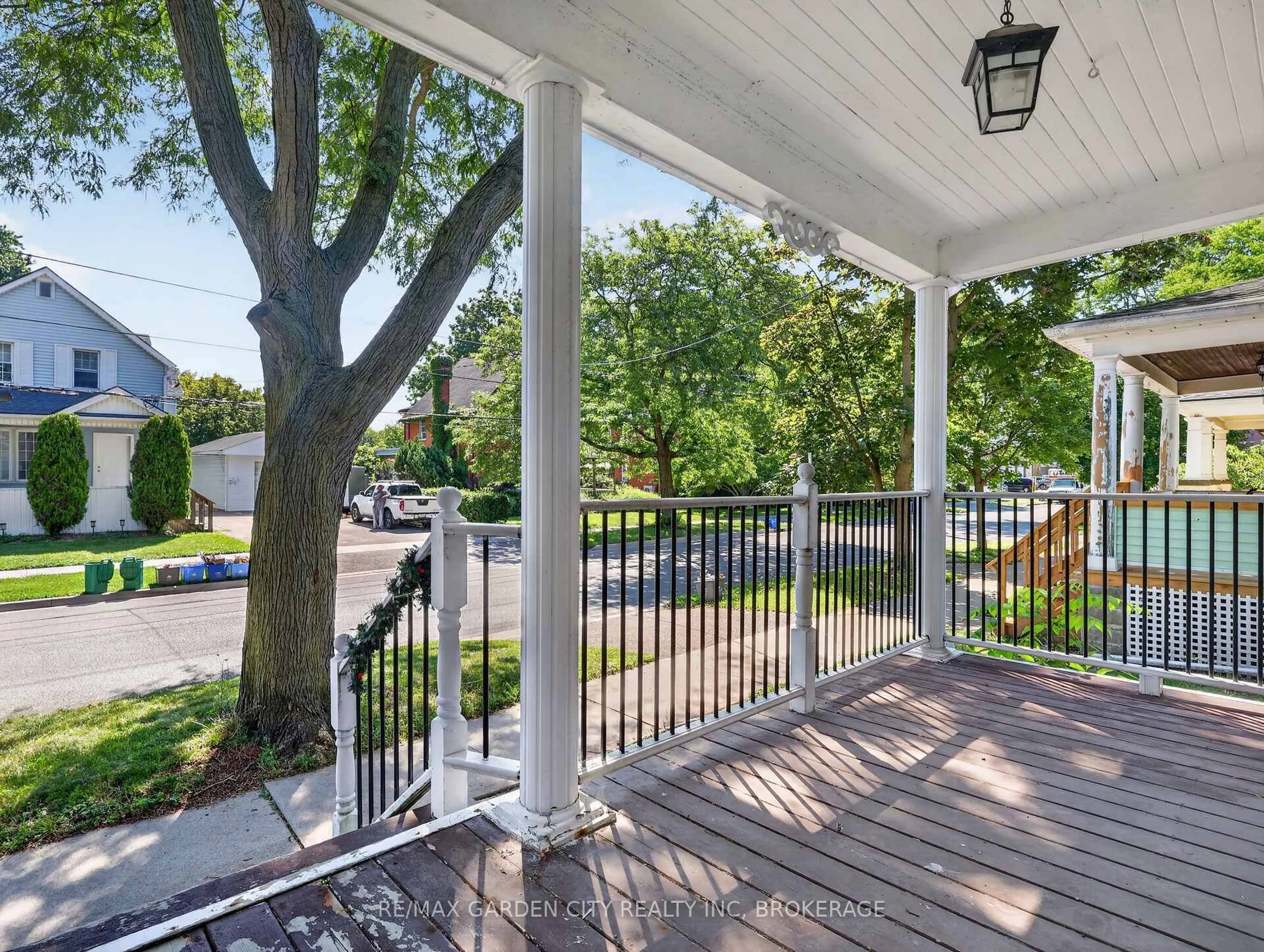 Unknown for 15 Catherine St, St. Catharines Ontario L2R 5E4