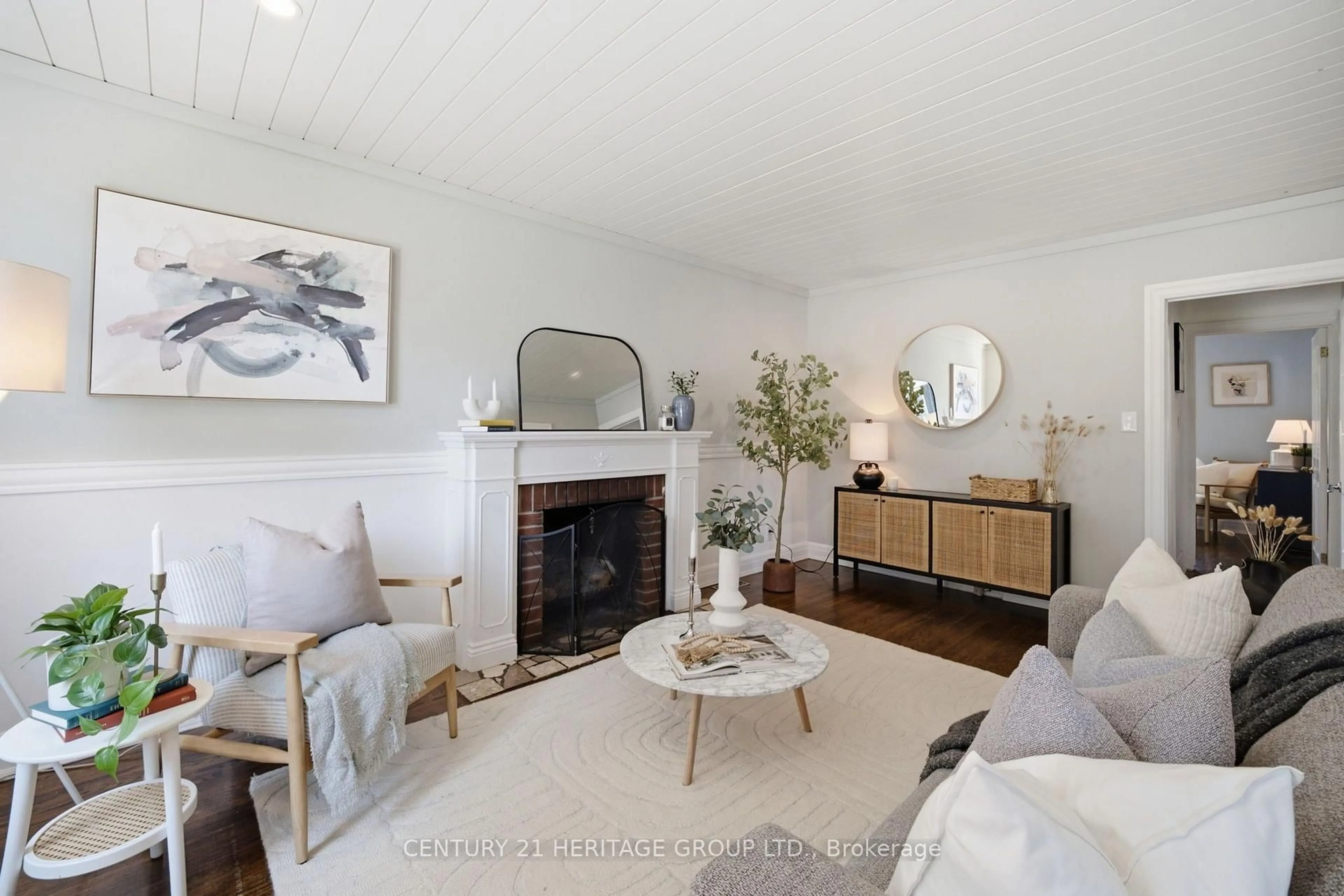 Living room with furniture, unknown for 47 Brucedale Ave, Hamilton Ontario L9A 1N1