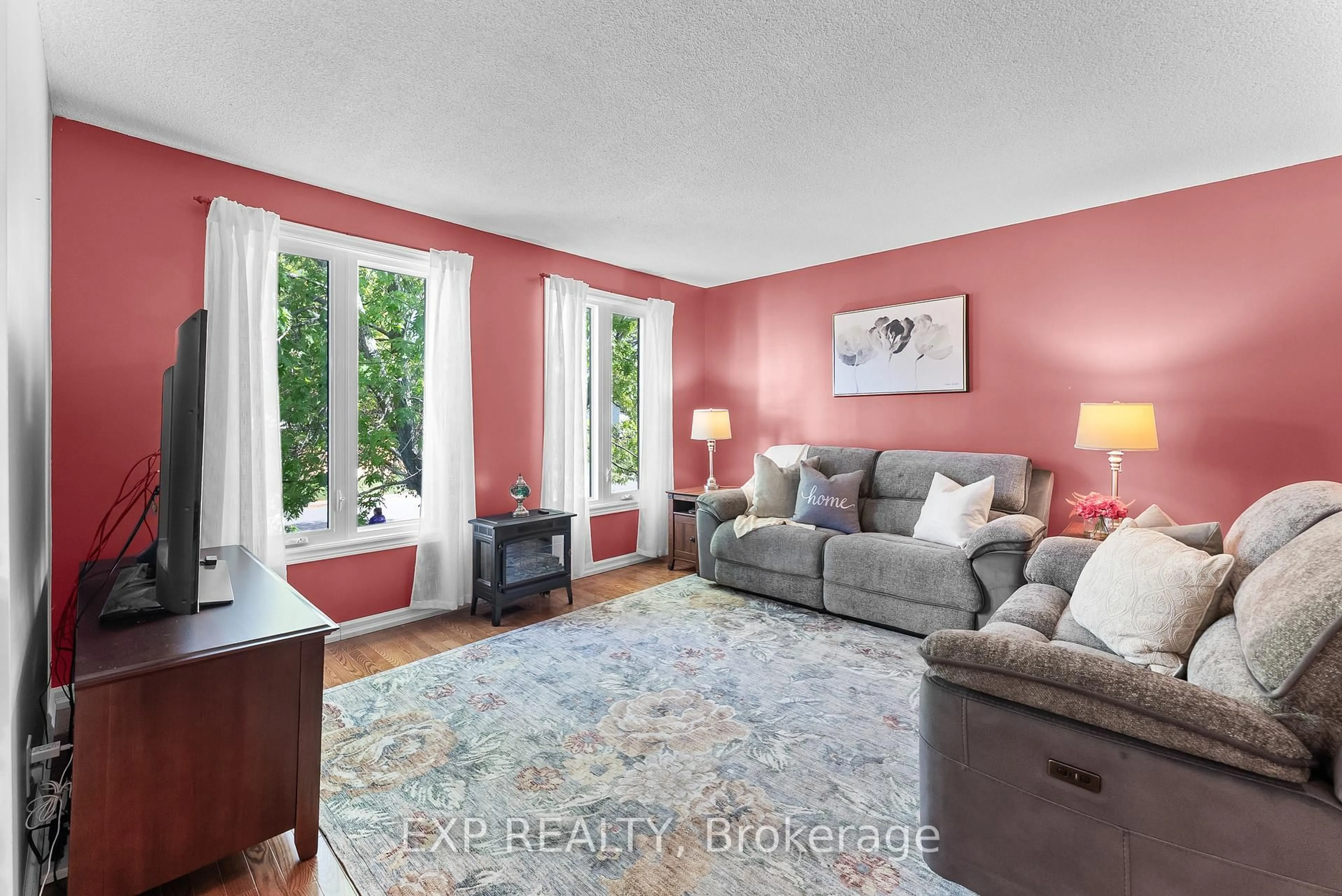 Living room with furniture, unknown for 36 Vintage Cres, St. Catharines Ontario L2S 3C6