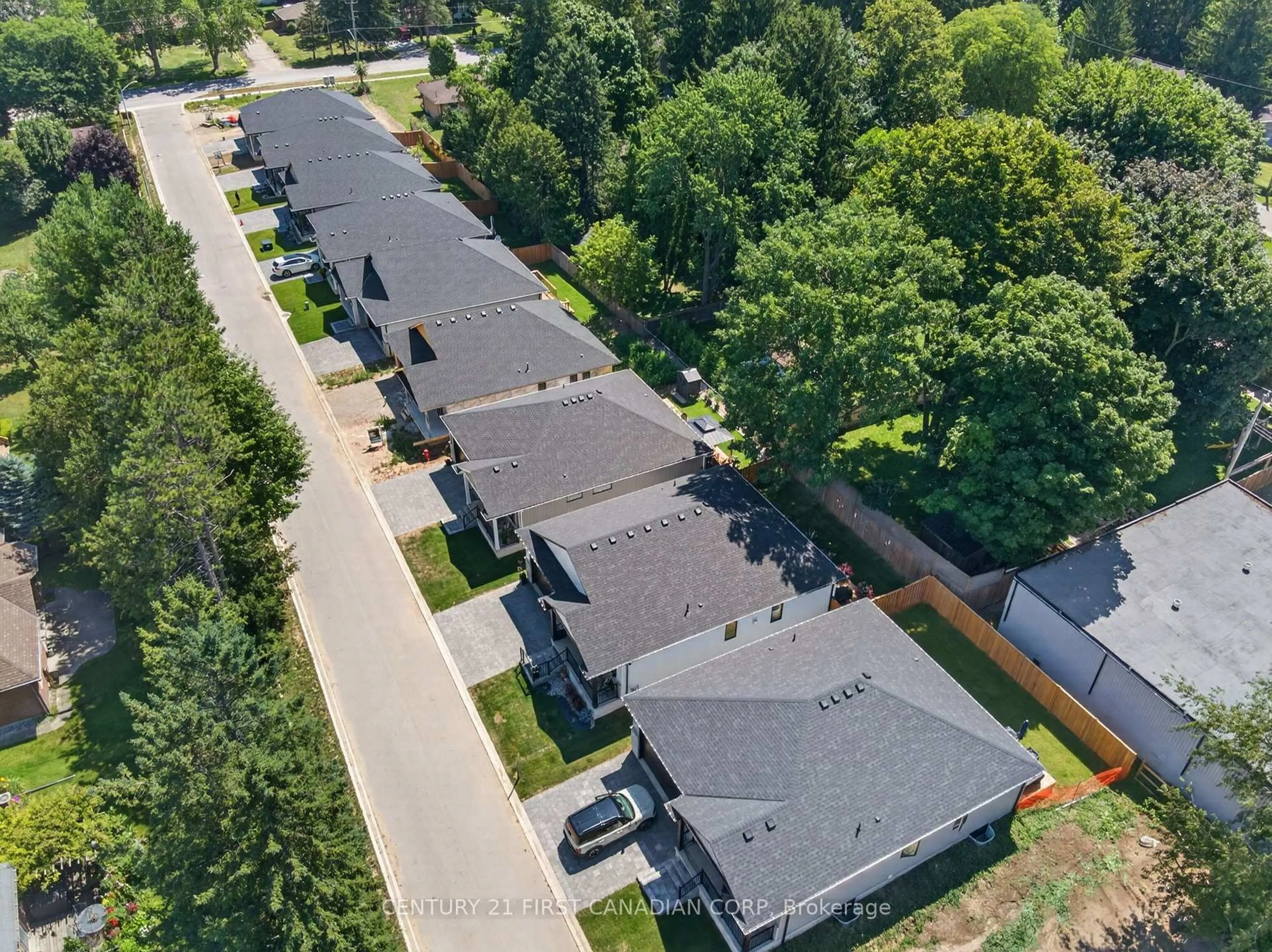 A pic from outside/outdoor area/front of a property/back of a property/a pic from drone, street for 430 Head St #18, Strathroy-Caradoc Ontario N7G 0H3