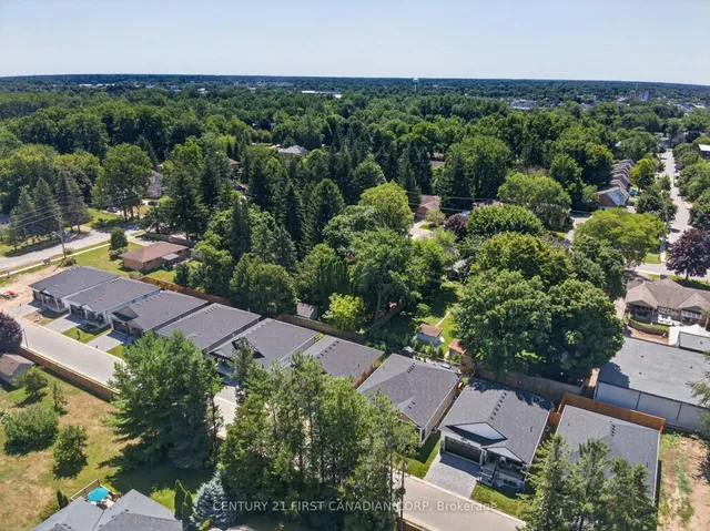 430 Head St #18, Strathroy-Caradoc 5