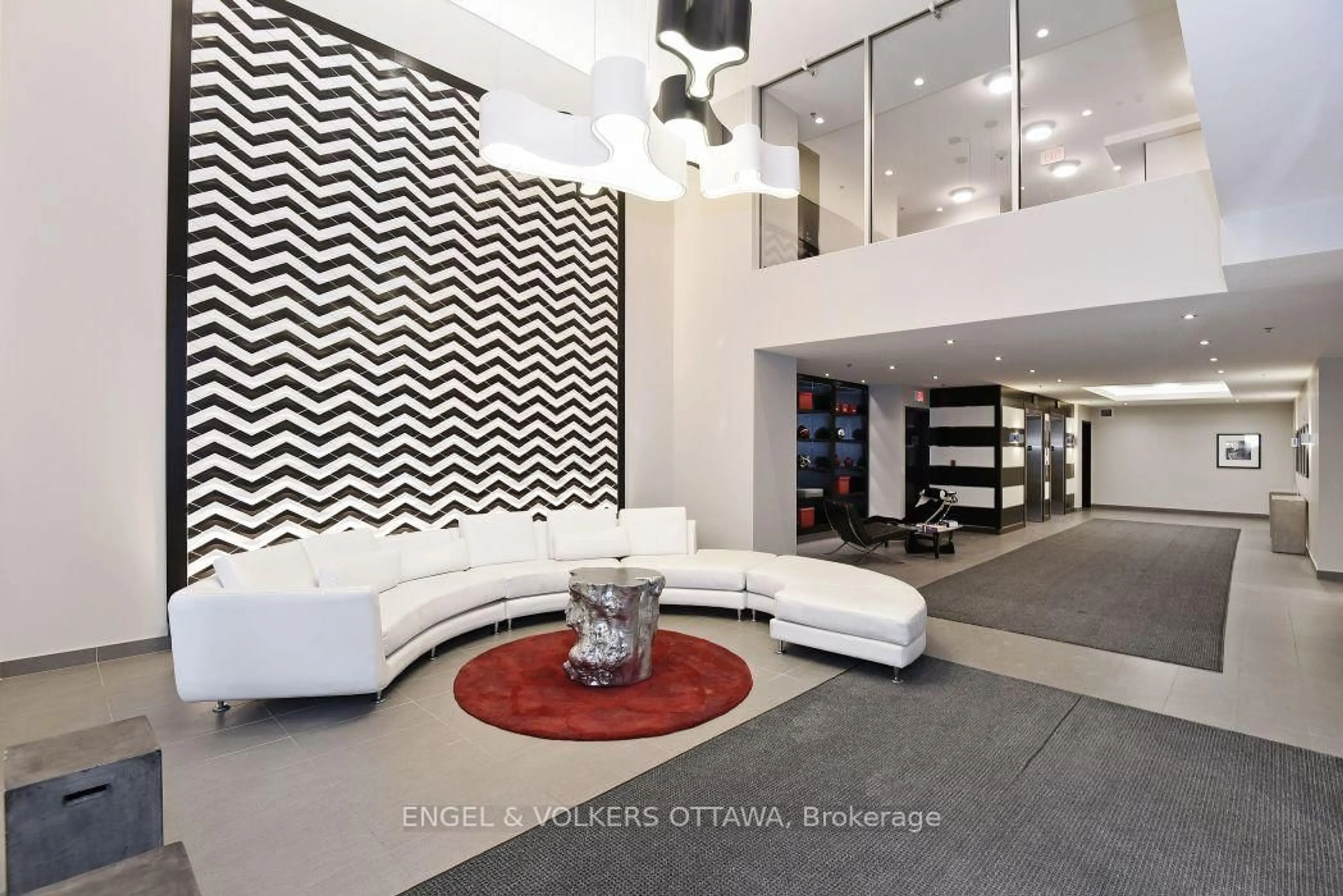 Lobby for 98 Richmond Rd #211, Ottawa Ontario K1Z 0B2