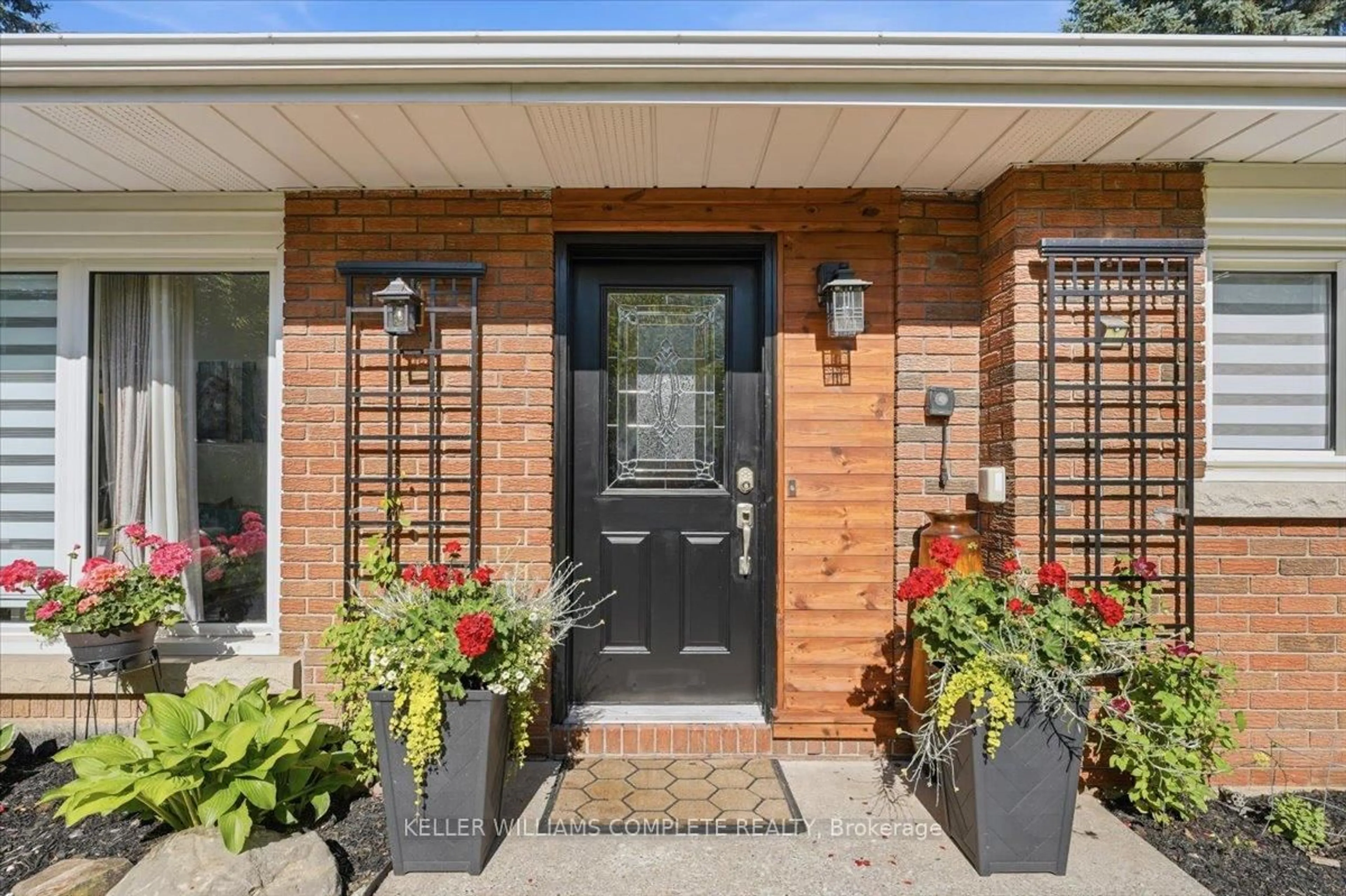 Home with brick exterior material, street for 3255 Prior Cres, Niagara Falls Ontario L2J 3B2