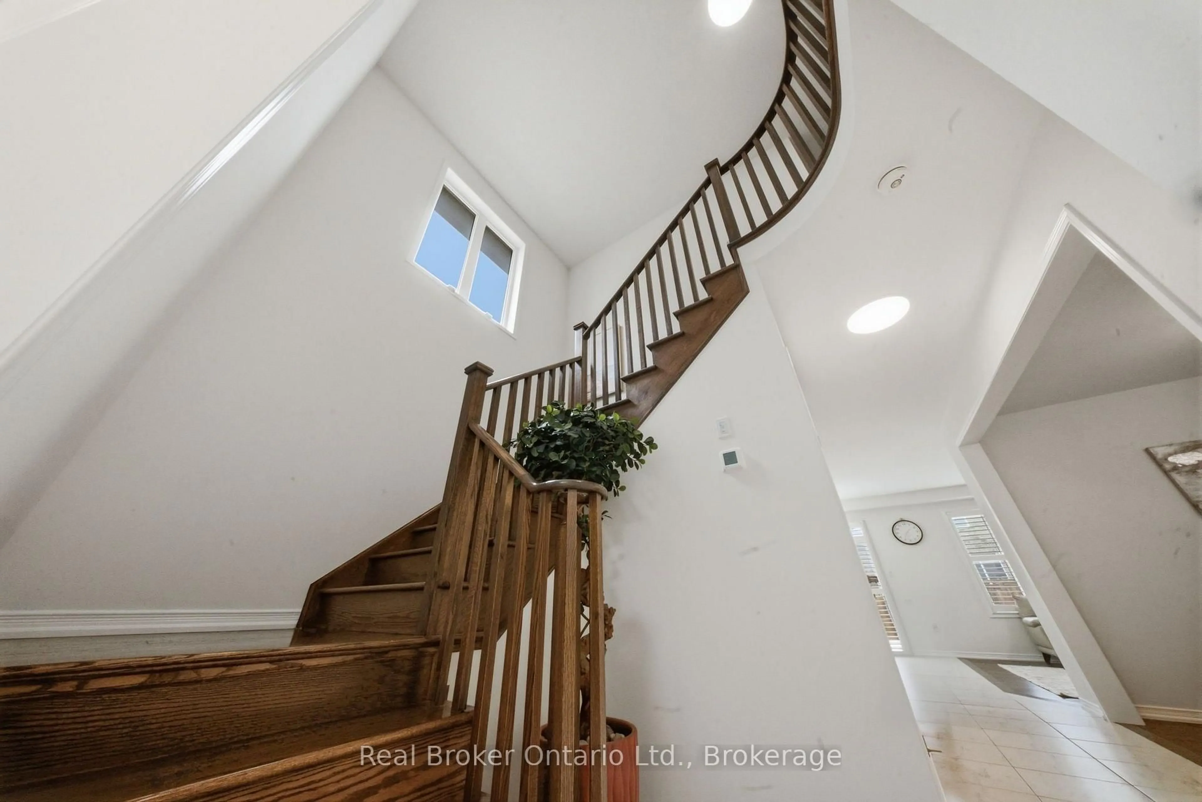 Stairs for 109 Longboat Ru, Brantford Ontario N3T 0R8