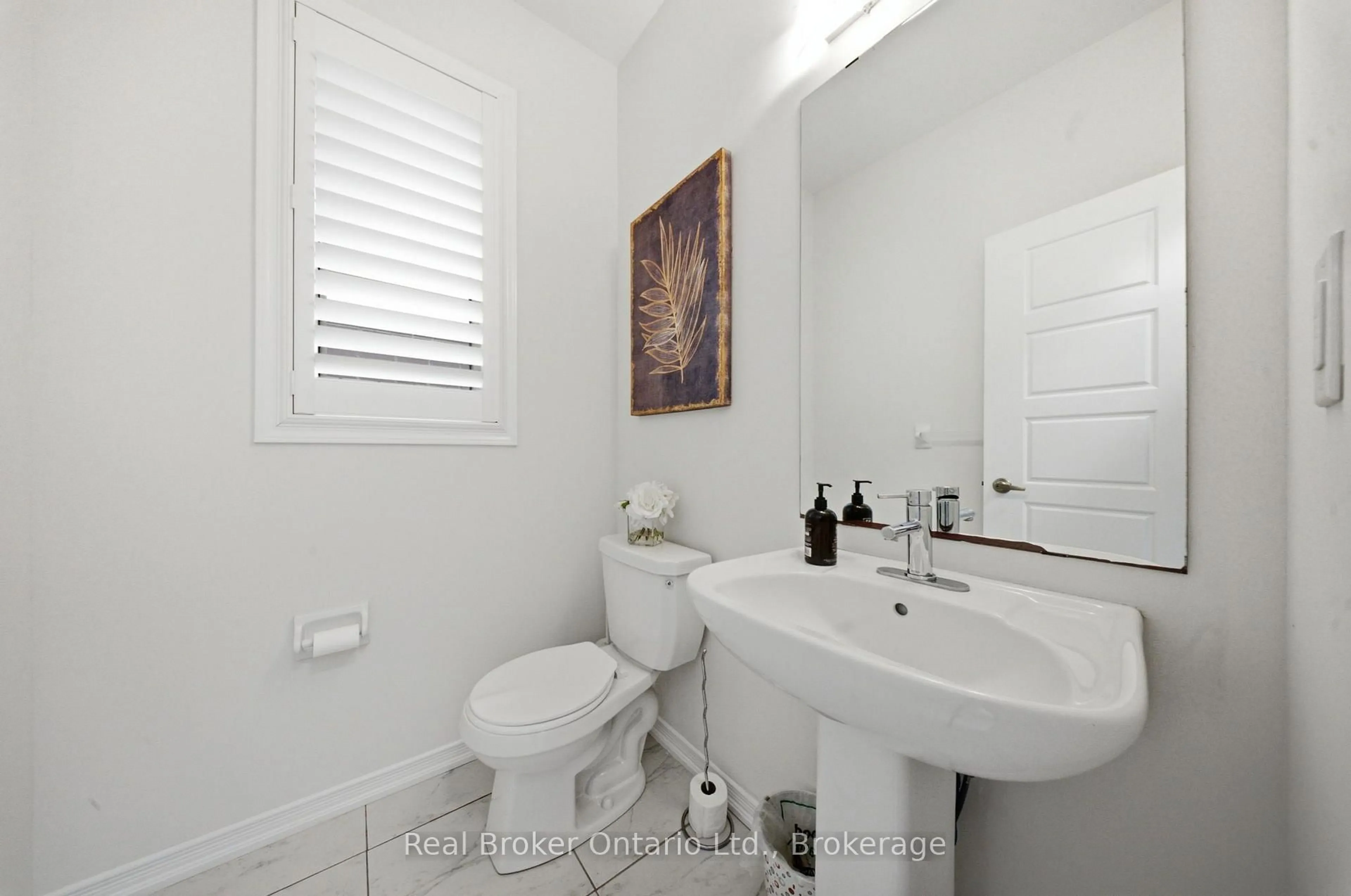 Standard bathroom, ceramic/tile floor for 109 Longboat Ru, Brantford Ontario N3T 0R8