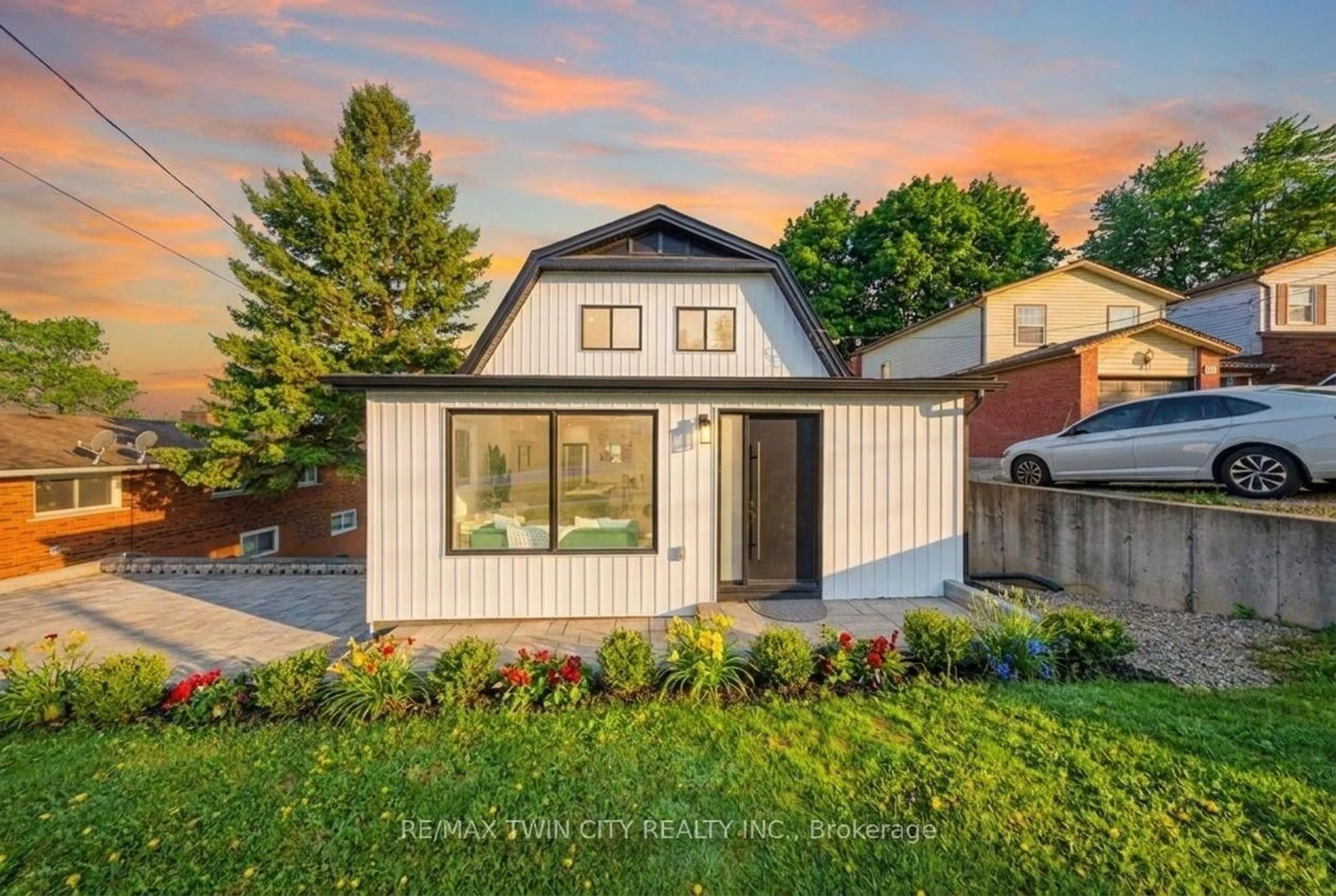 Home with vinyl exterior material, unknown for 23 Aberdeen St, Haldimand Ontario N3W 1C8