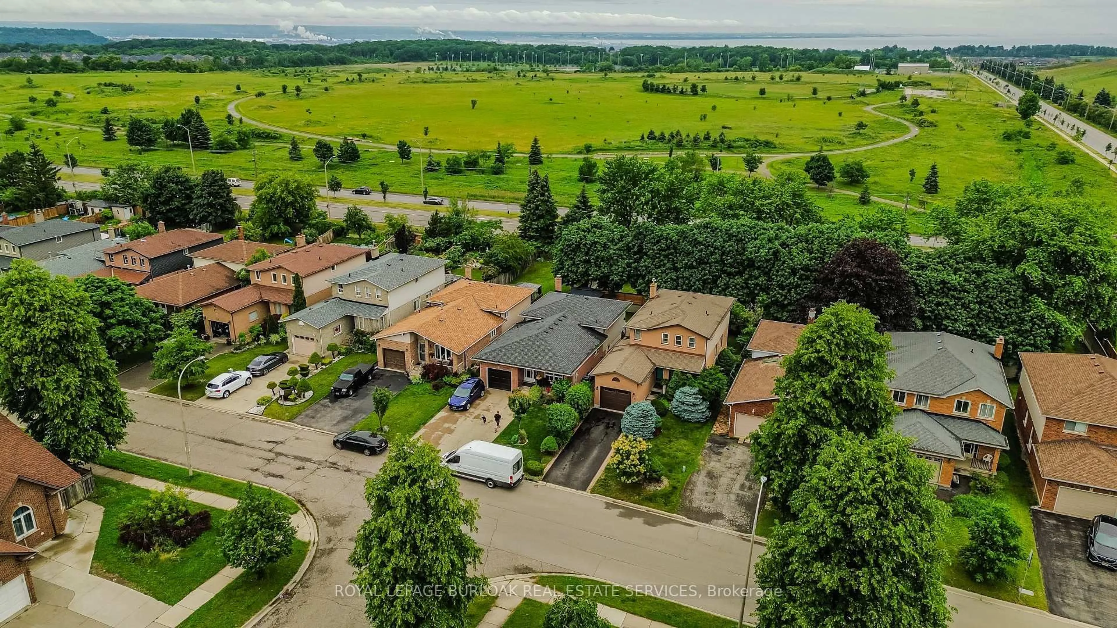 A pic from outside/outdoor area/front of a property/back of a property/a pic from drone, unknown for 12 Branthaven Dr, Hamilton Ontario L8J 2L9
