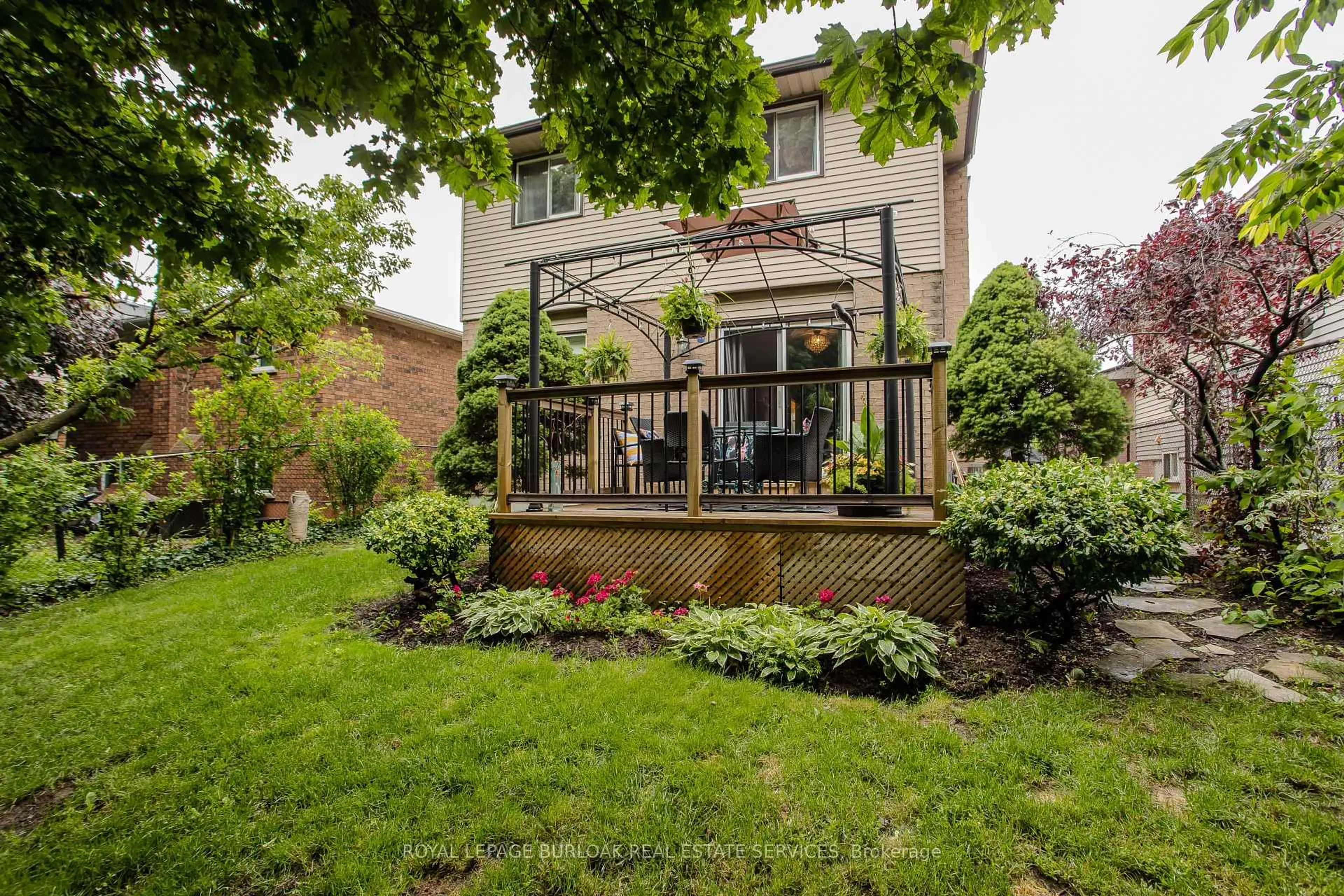 Patio, street for 12 Branthaven Dr, Hamilton Ontario L8J 2L9