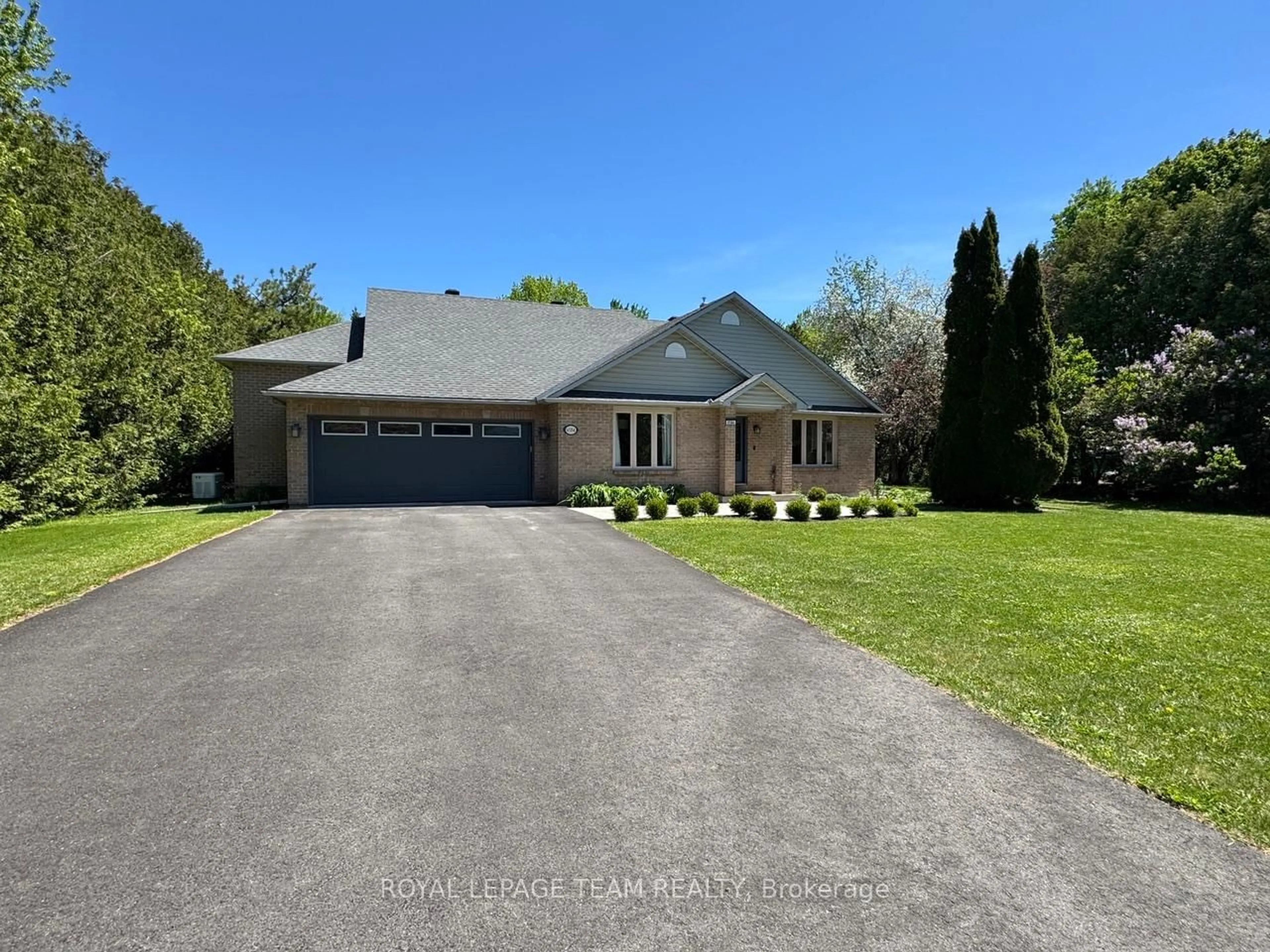 A pic from outside/outdoor area/front of a property/back of a property/a pic from drone, street for 6584 Harvest Grove Dr, Ottawa Ontario K4P 1E9