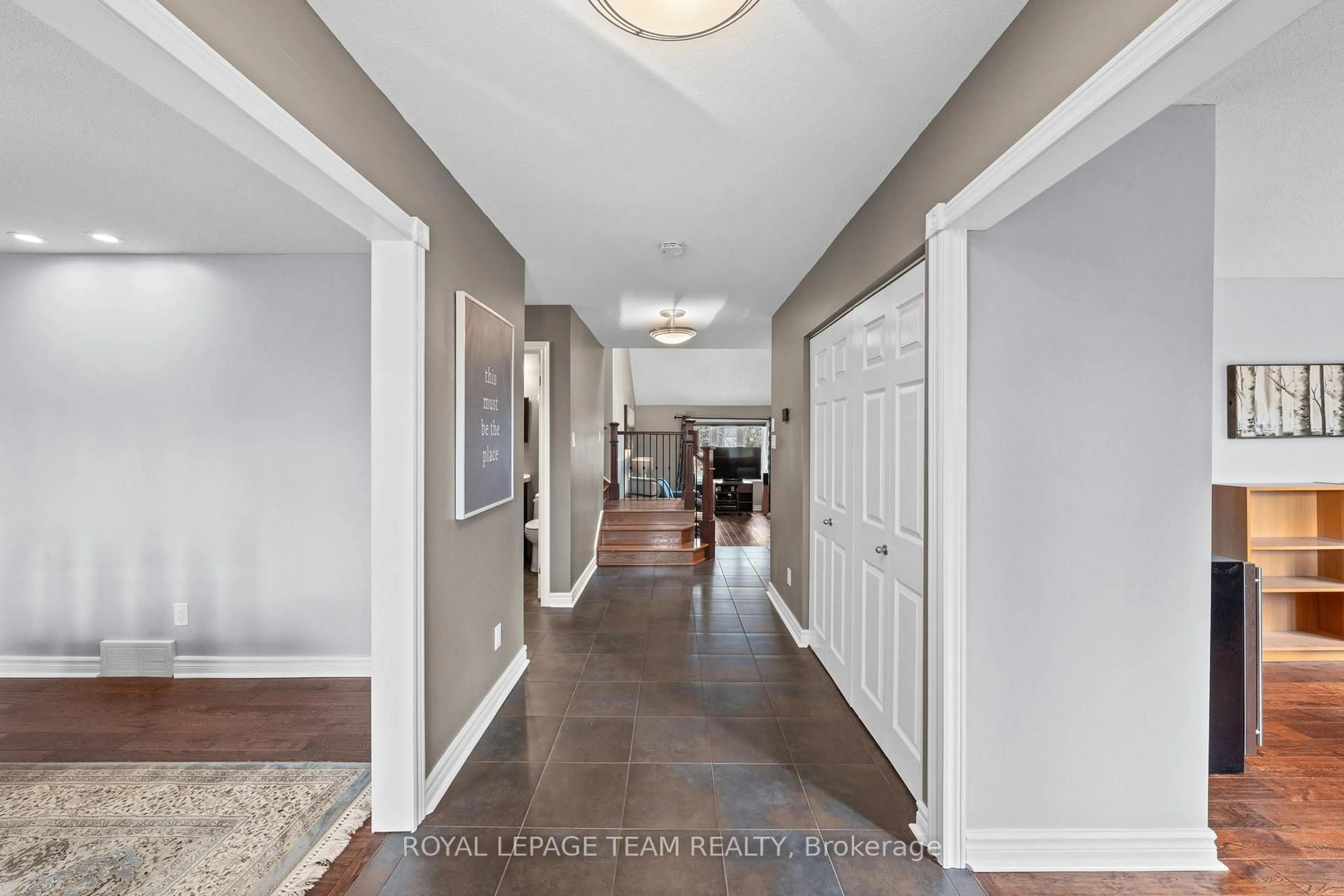 Indoor entryway for 6584 Harvest Grove Dr, Ottawa Ontario K4P 1E9
